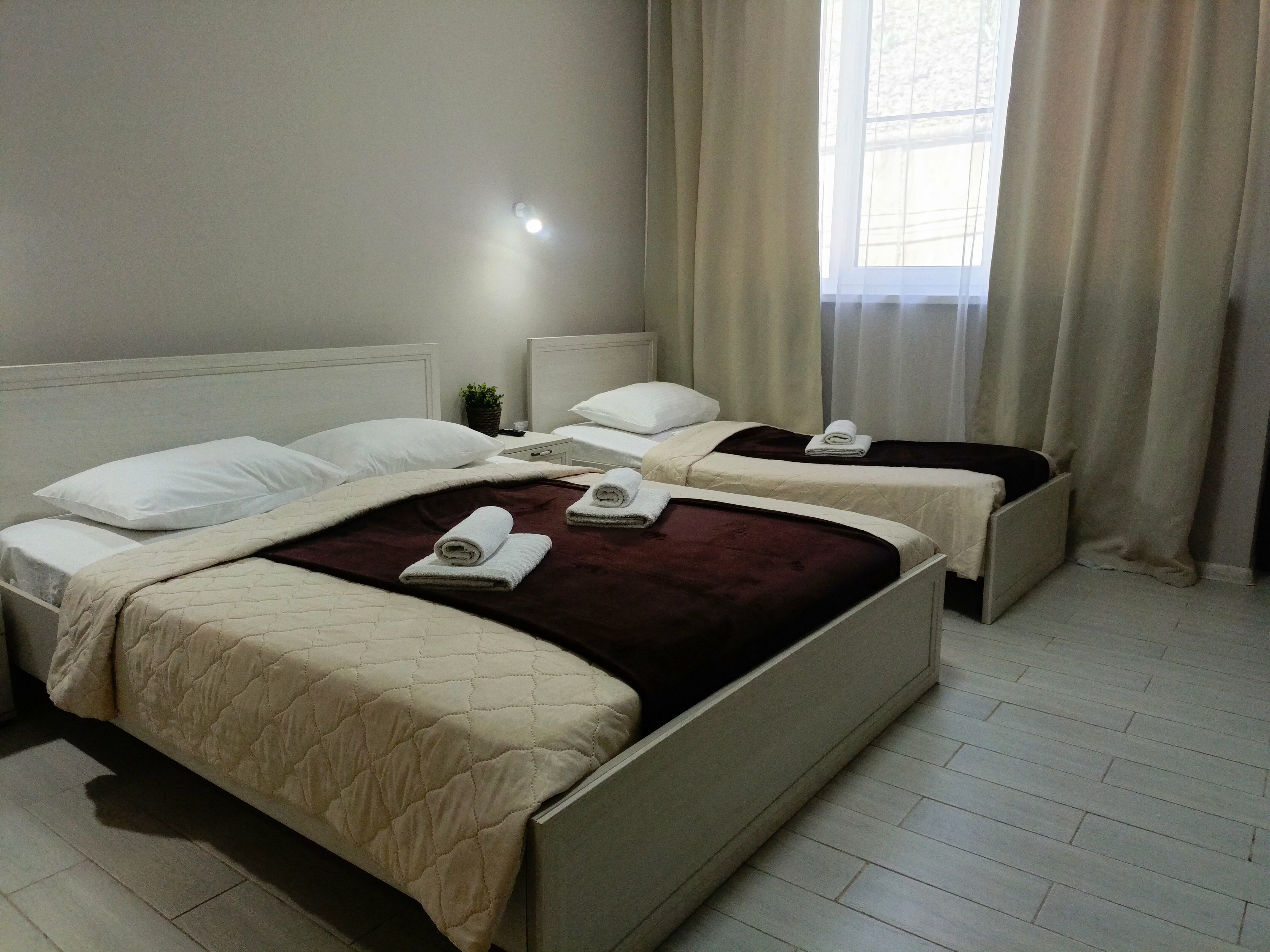 Трехместный номер «Комфорт» с душем