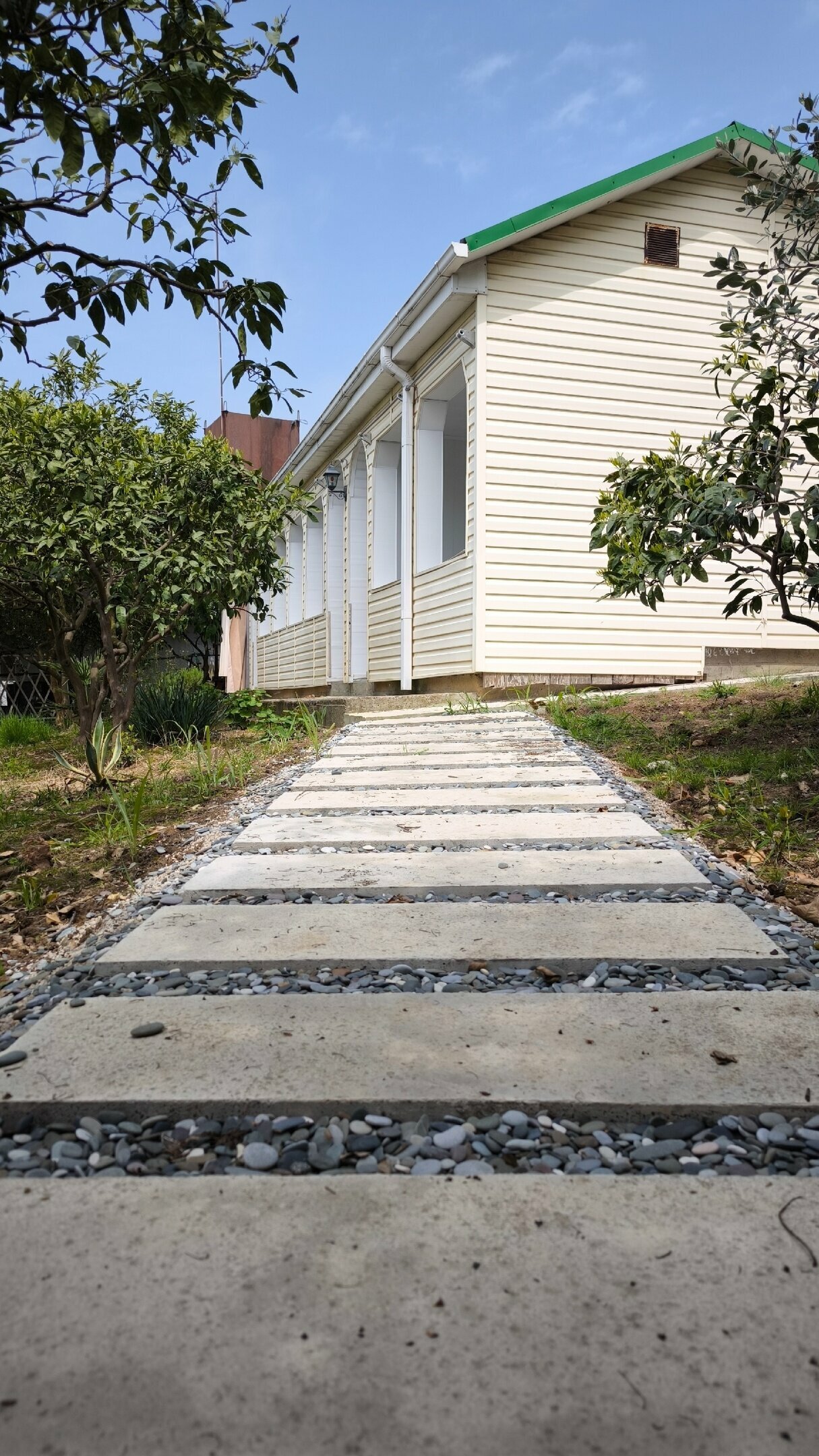 Трехместный номер с террасой