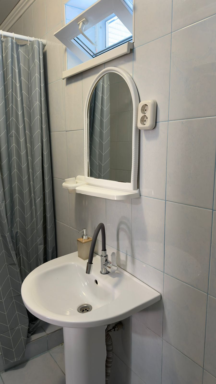 Cемейный номер с собственной ванной комнатой