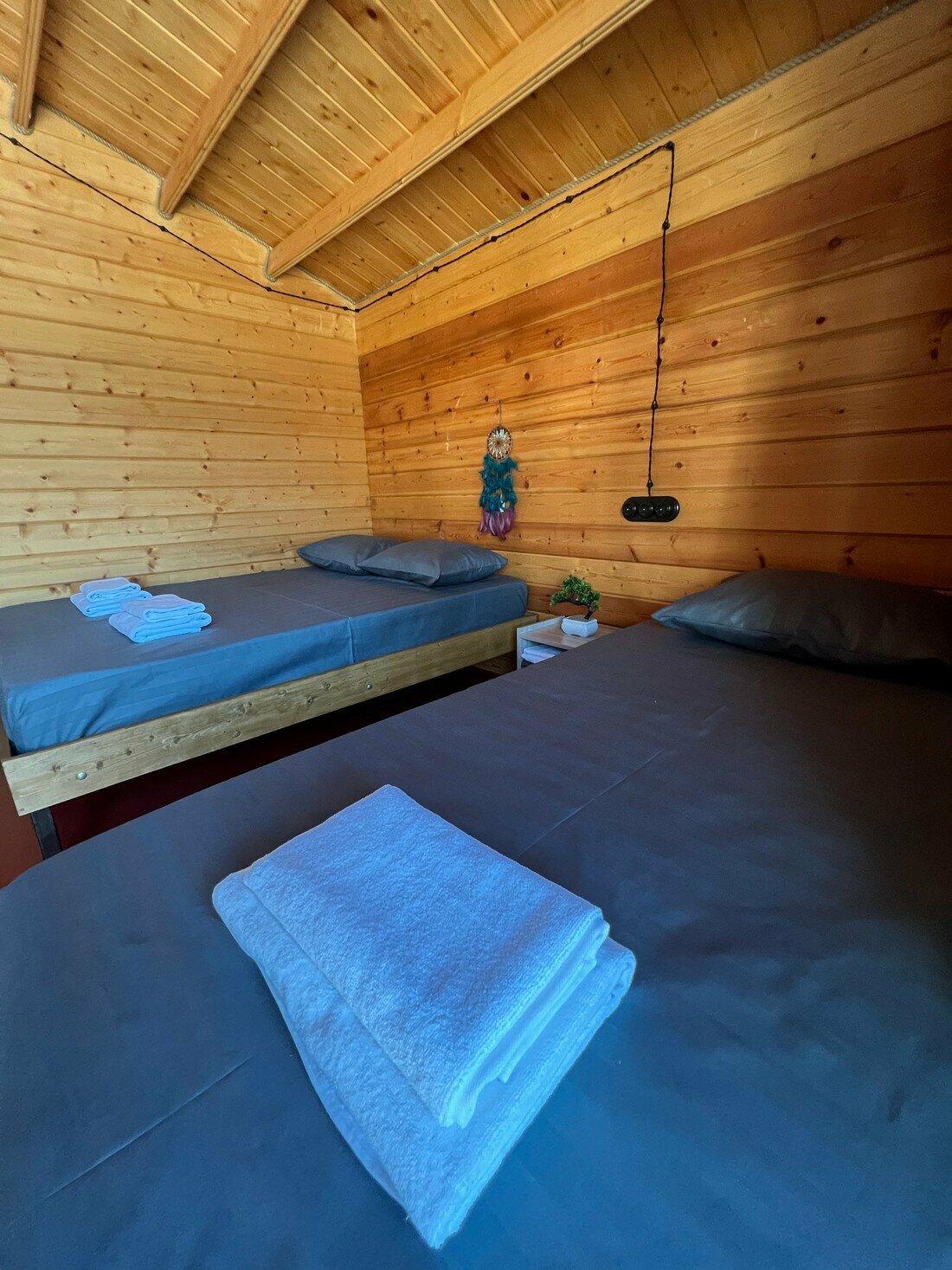 Коттедж трёхместный (1 односпальная и 1 двуспальная)