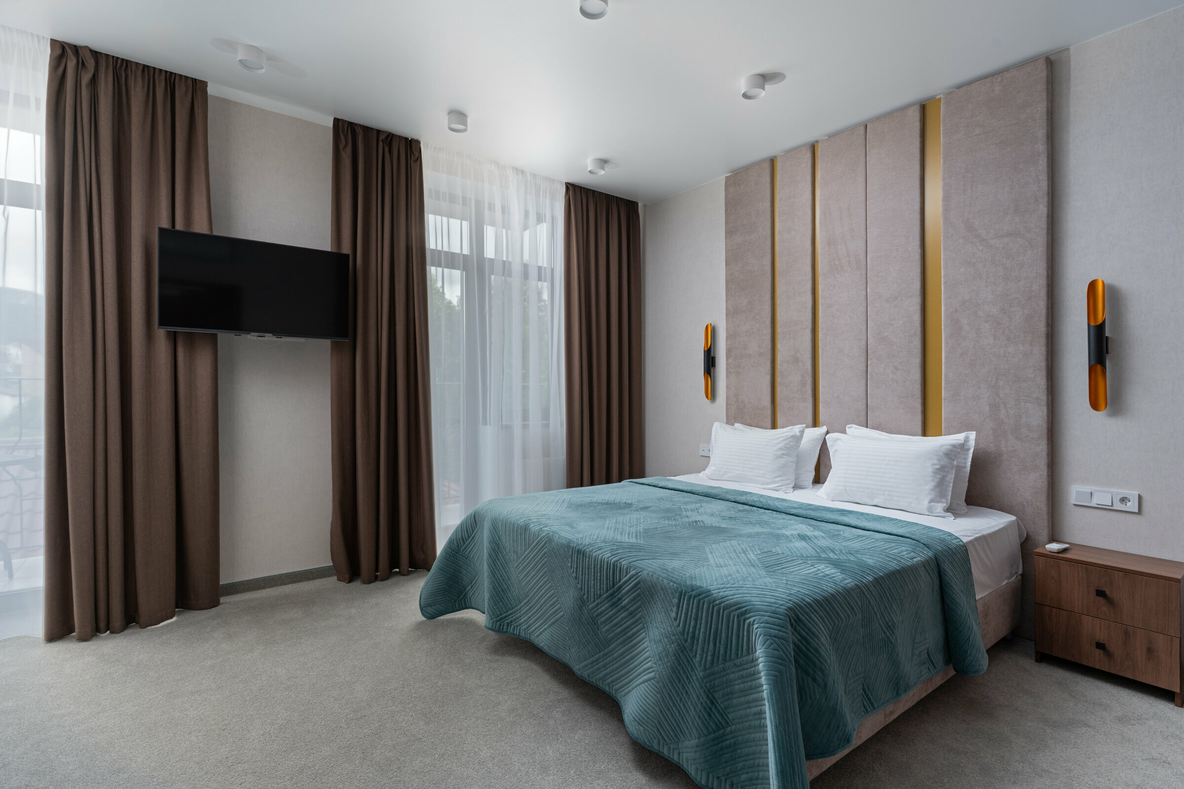 Джуниор Сюит