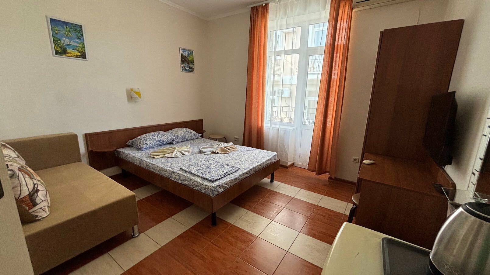 Трехместный номер с балконом