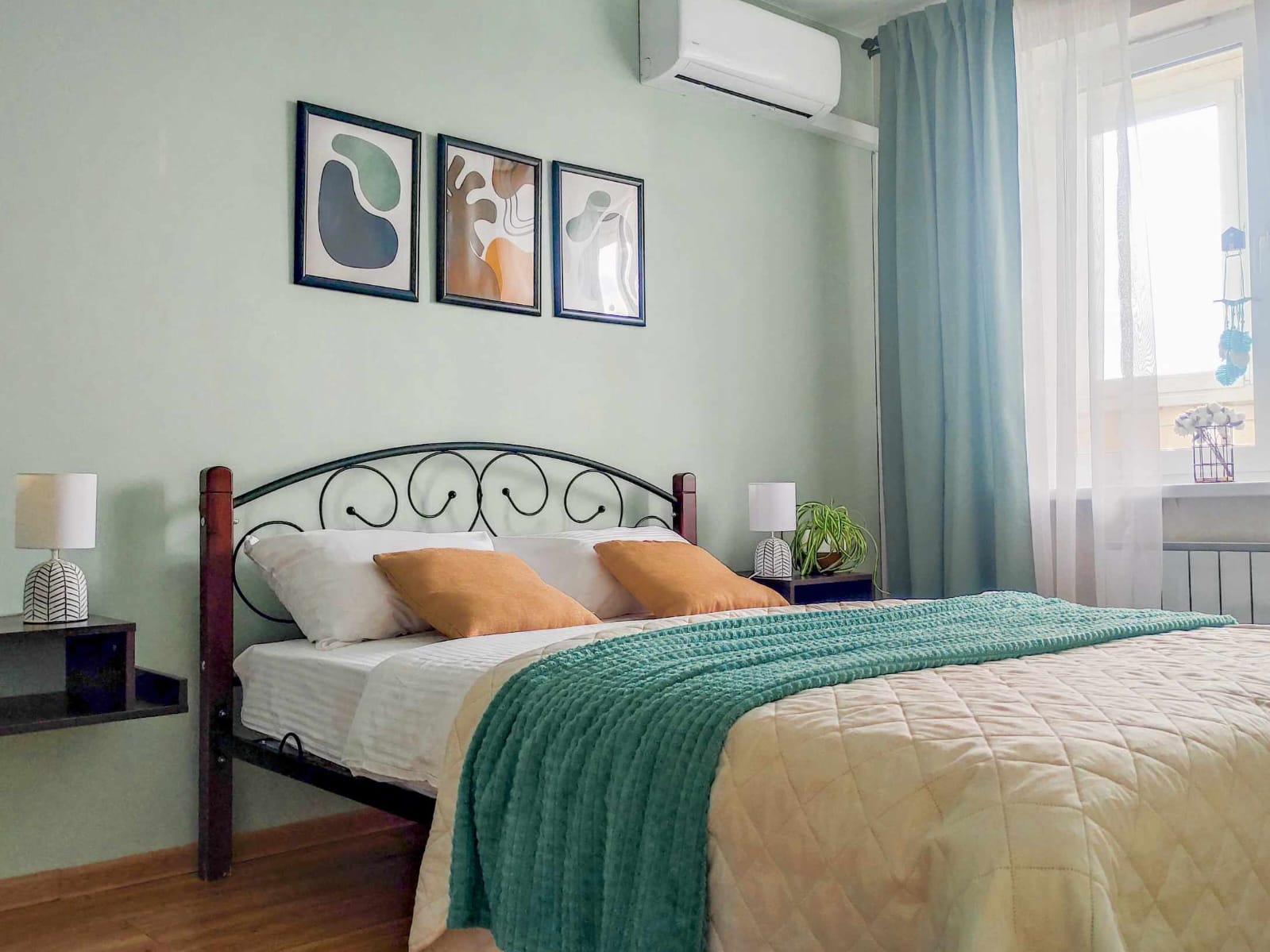 Классный Домик. 1-комнатная квартира с просторной кухней и видом на лес