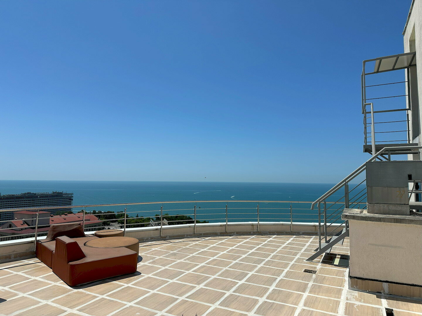 Уникальный апартамент на крыше, с шикарным видом на море! 19 этаж! Центр Сочи!