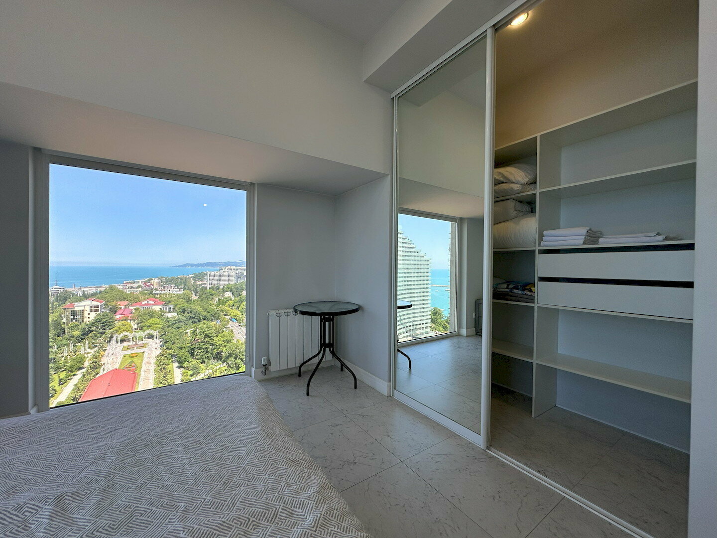 Уникальный апартамент на крыше, с шикарным видом на море! 19 этаж! Центр Сочи!