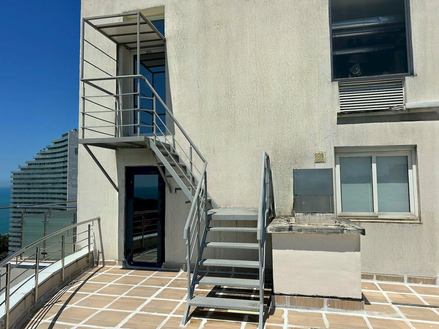 Уникальный апартамент на крыше, с шикарным видом на море! 19 этаж! Центр Сочи!