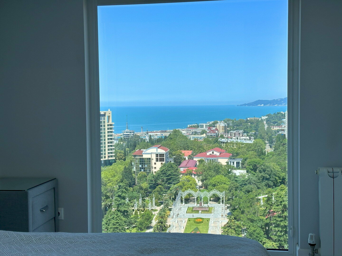 Уникальный апартамент на крыше, с шикарным видом на море! 19 этаж! Центр Сочи!