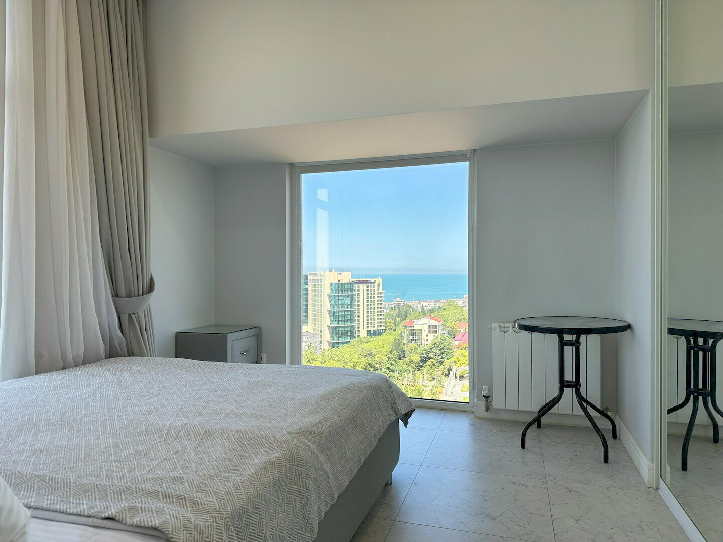 Уникальный апартамент на крыше, с шикарным видом на море! 19 этаж! Центр Сочи!