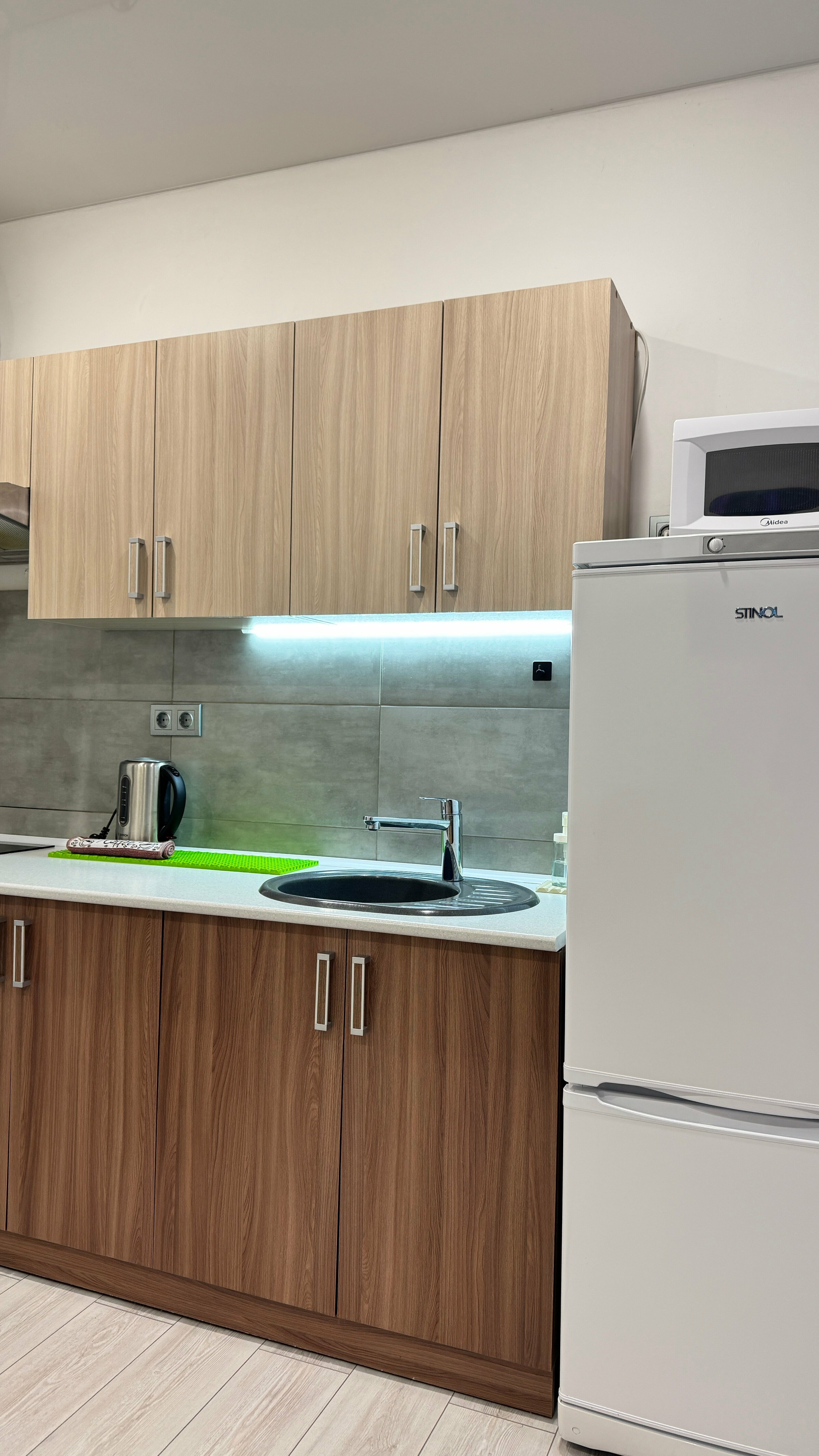 Трехместный номер с кухней и удобствами в номере.