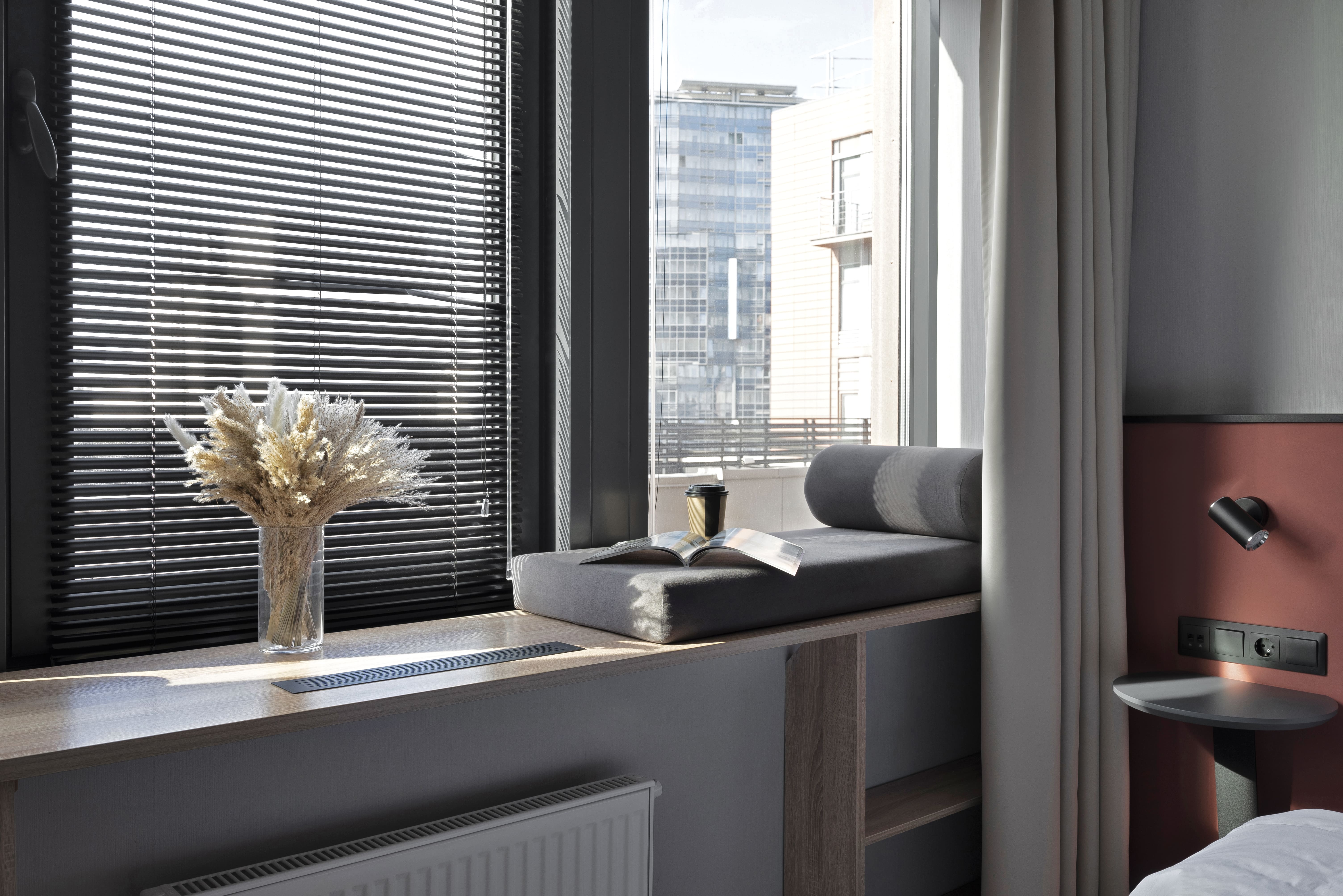 Студия с глухим остеклением