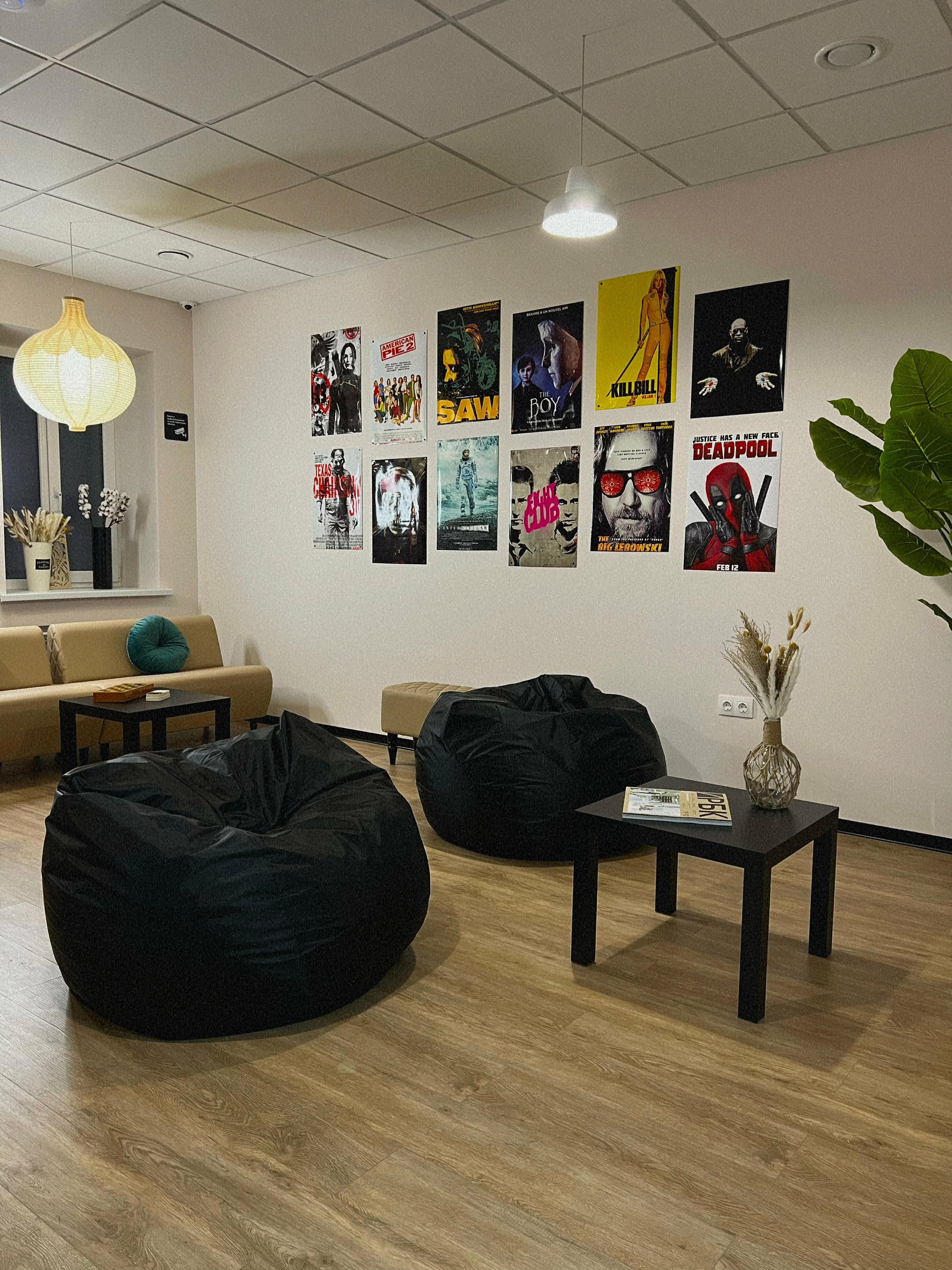 ТОЛЬКО ДЛЯ МУЖЧИН Капсула в мужском хостеле