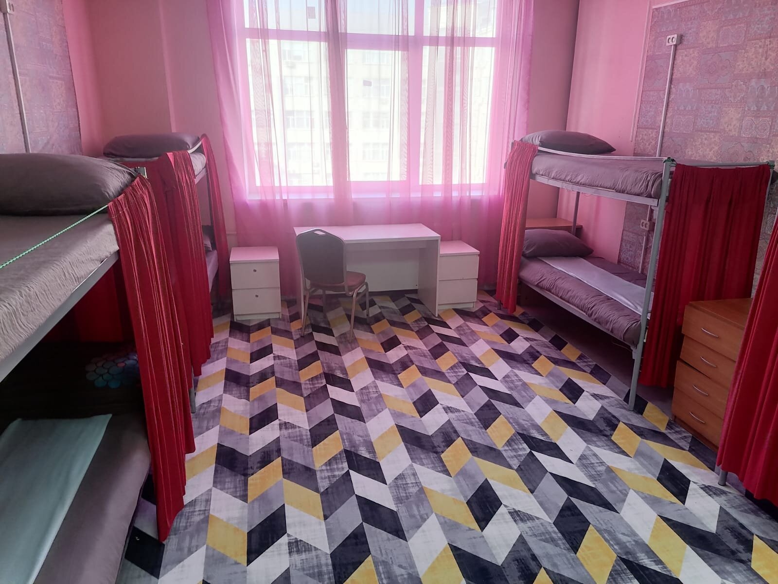 Койко-место в общем номере 2 с четырьмя двухъярусными кроватями