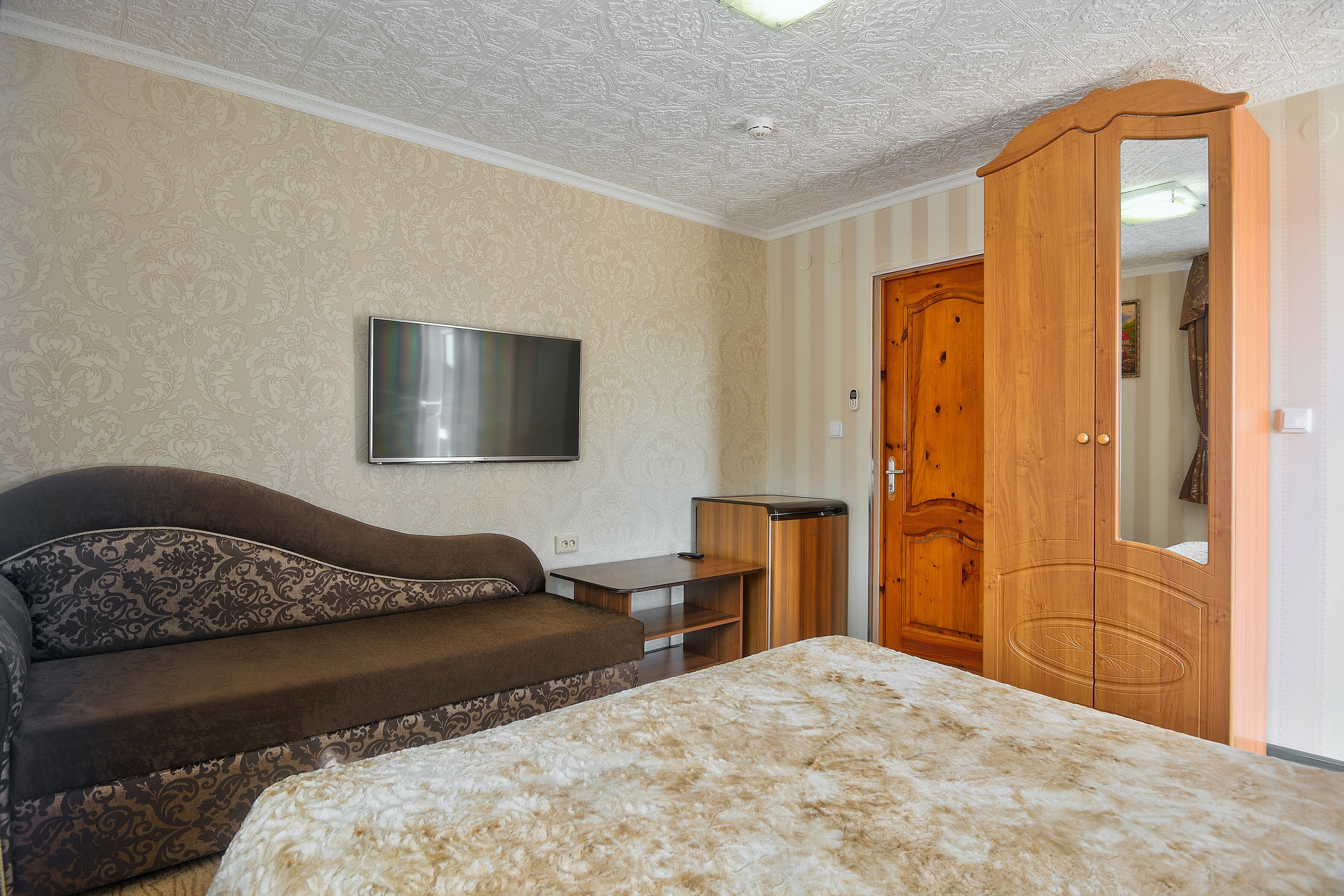 Трехместный номер с балконом