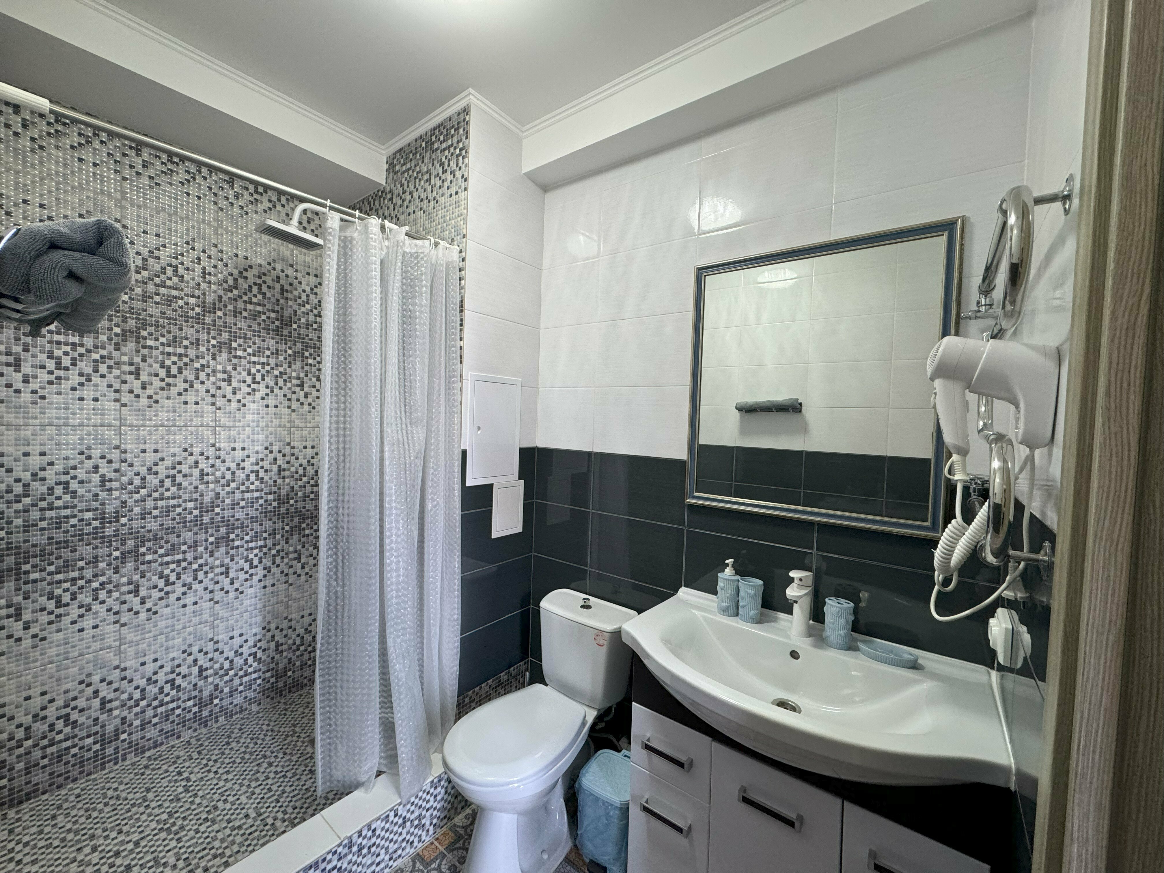 №9 Полулюкс до 3-х человек + 1 доп место