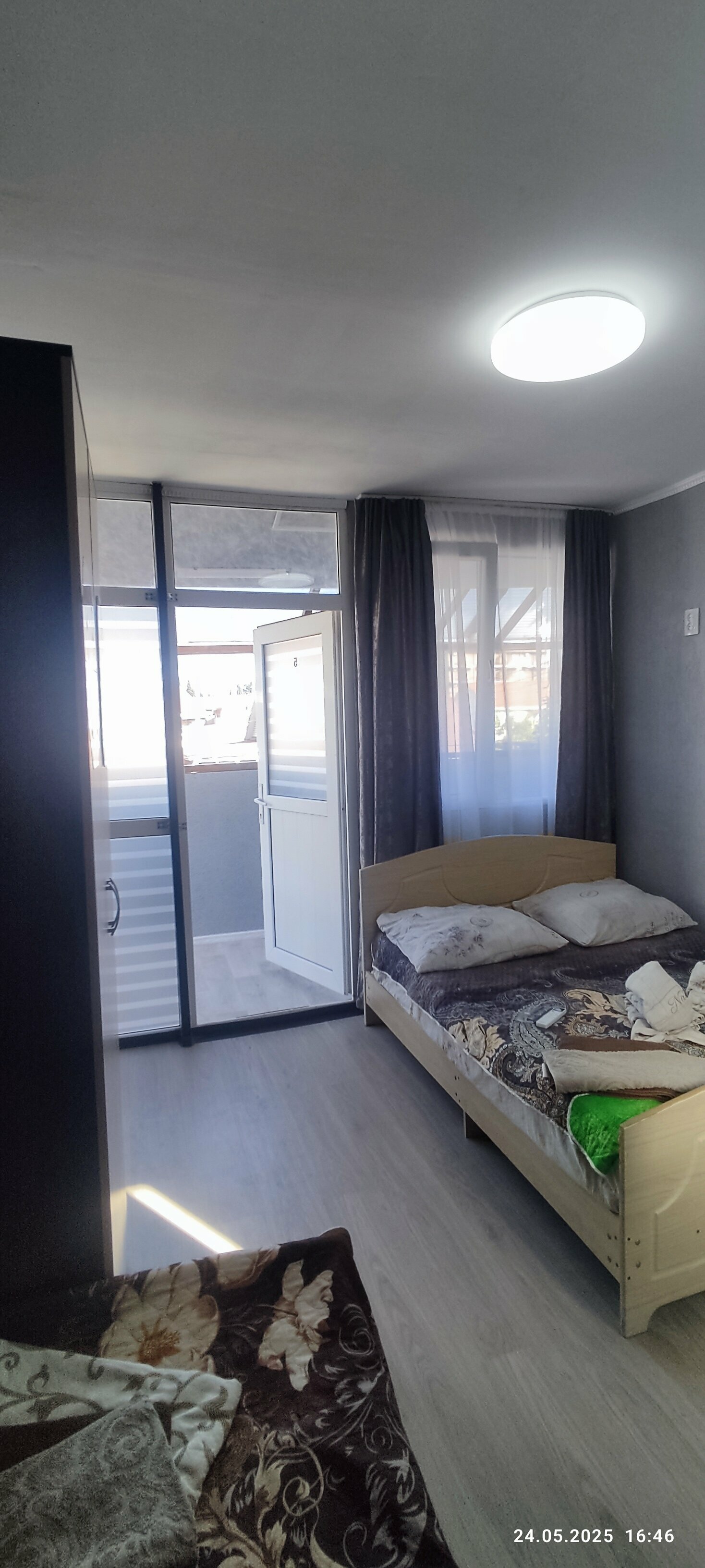 Трехместный номер с балконом