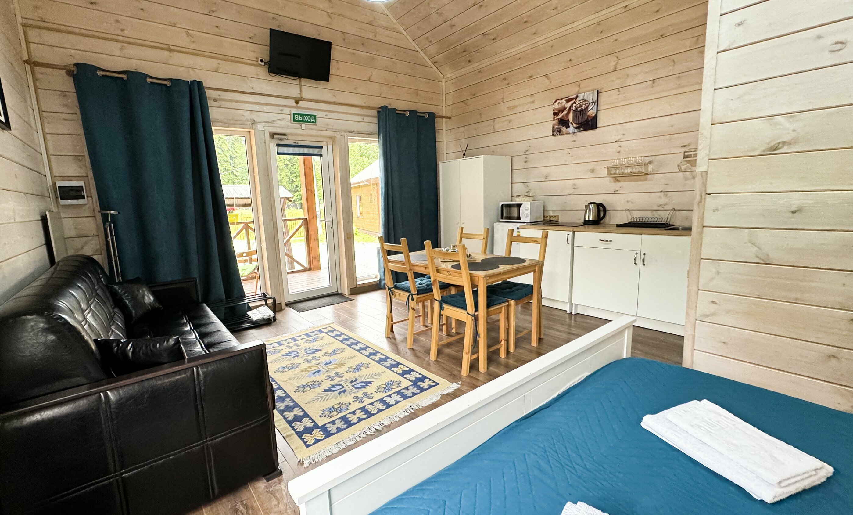 Шале Мини  в синем интерьере