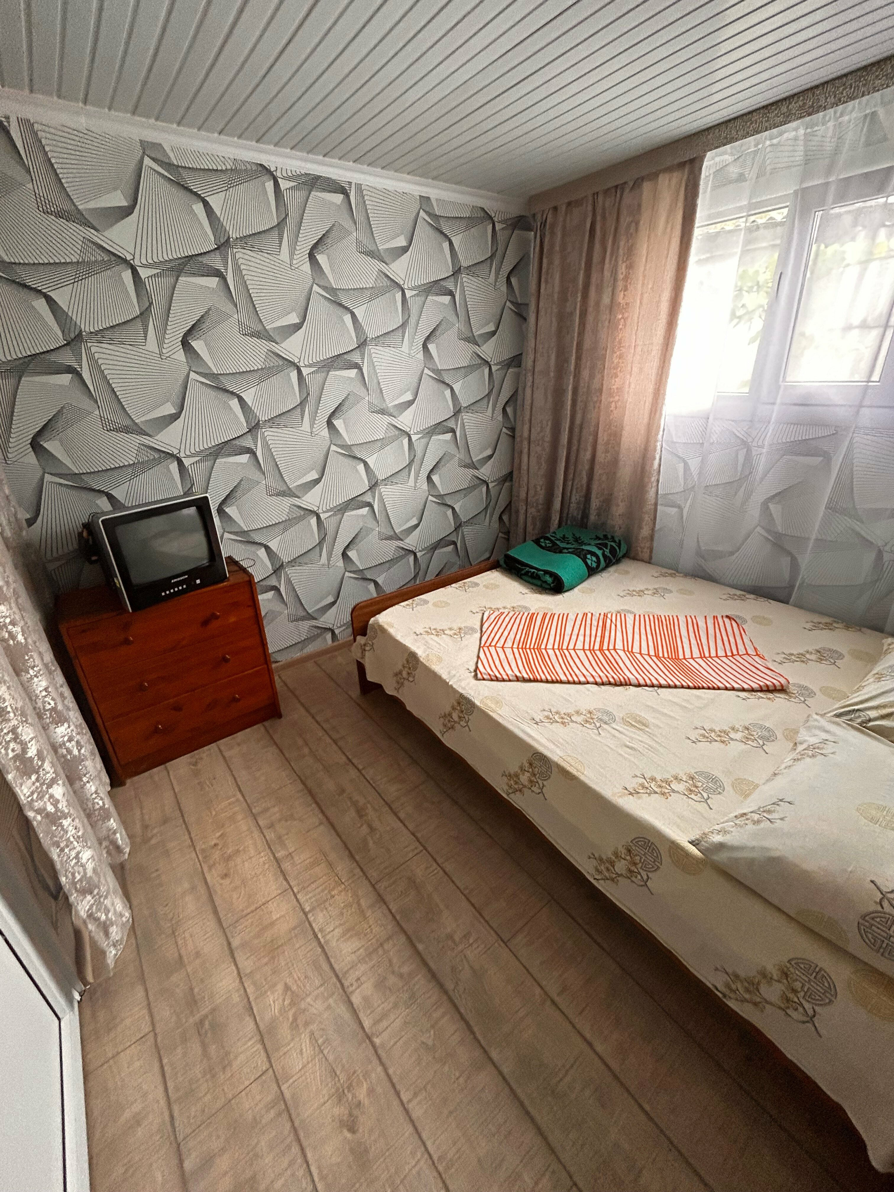 Двухместный номер с 2 отдельными кроватями и общим туалетом