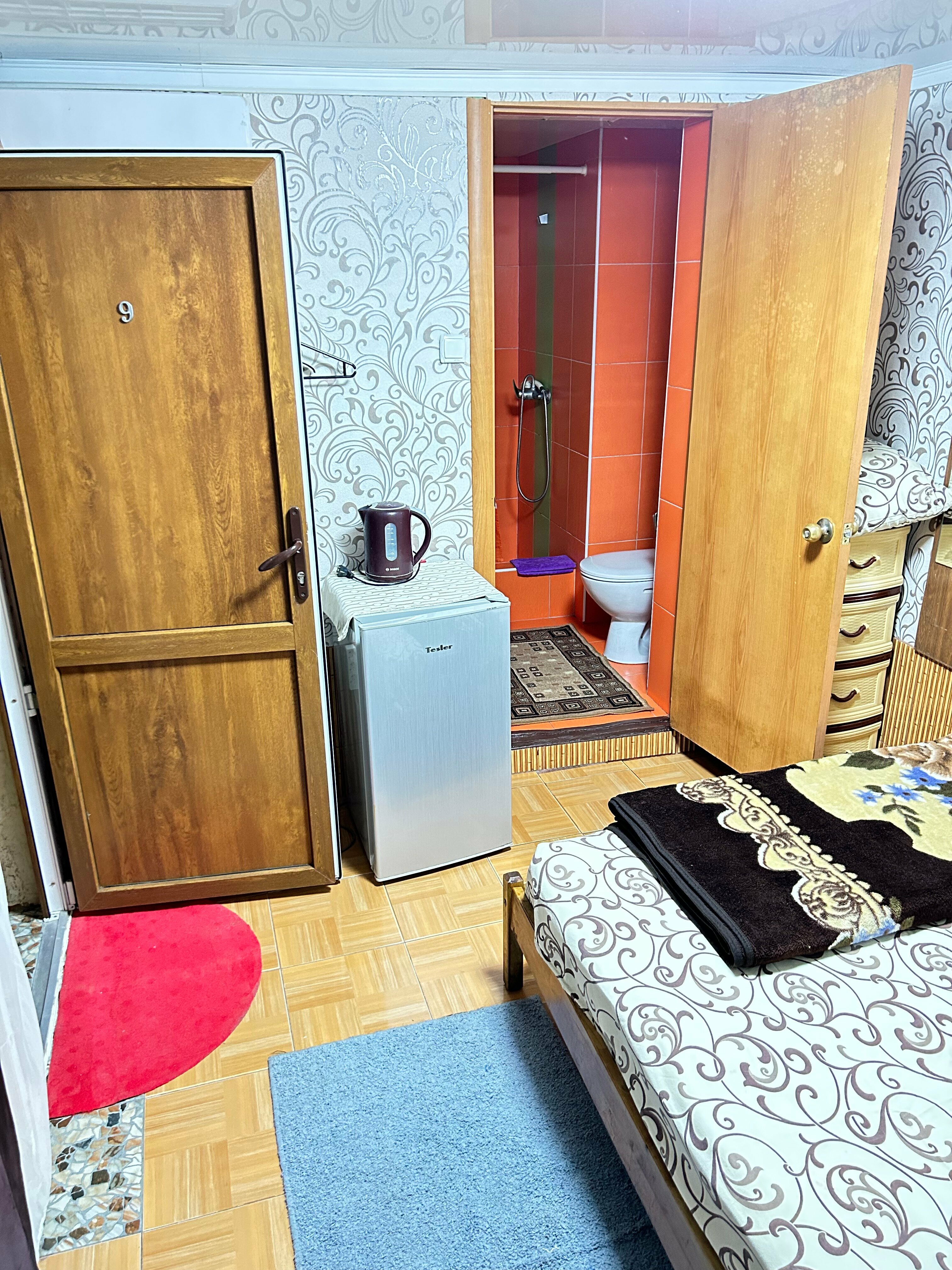 Трехместный номер «Комфорт» с душем