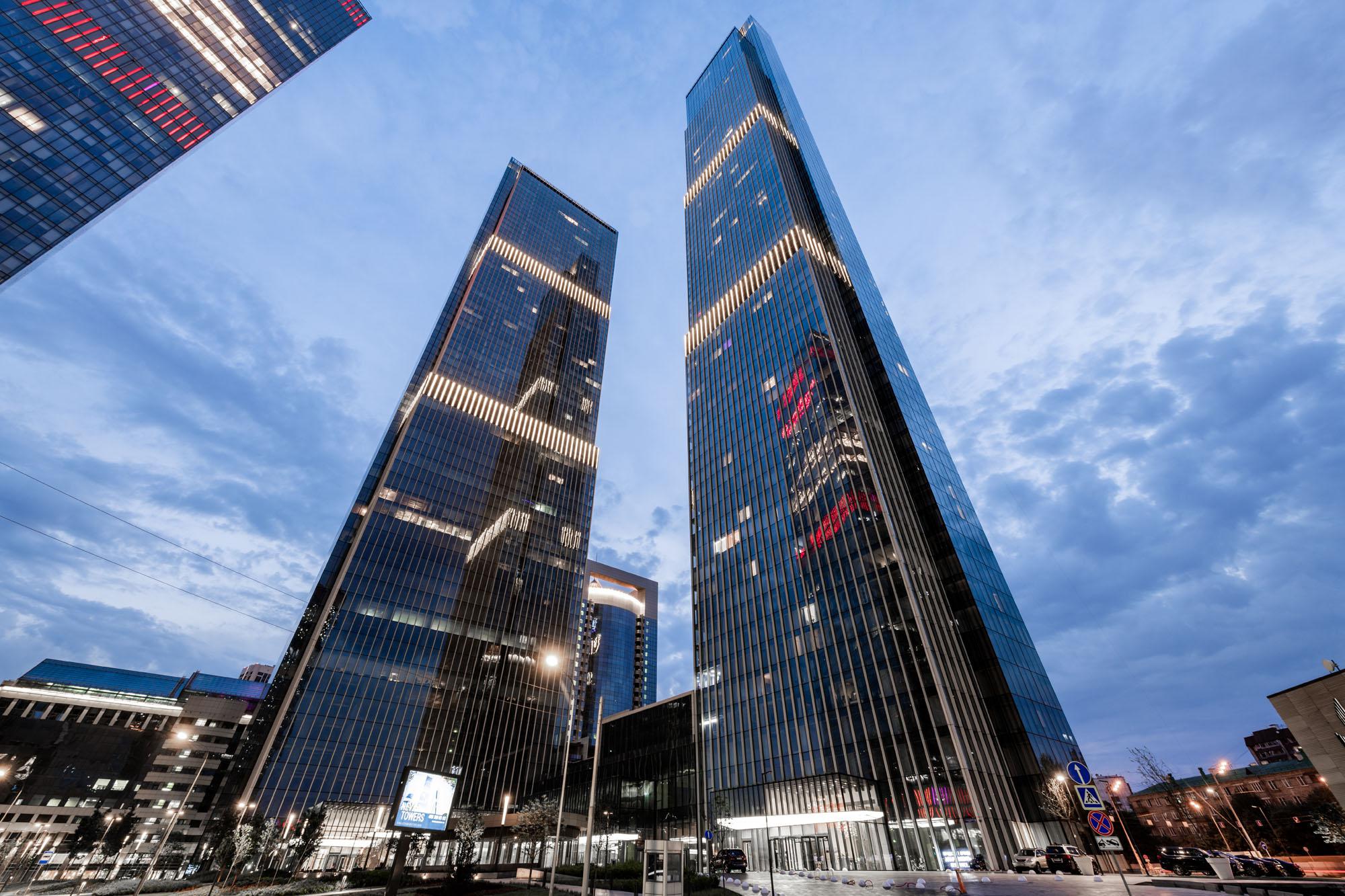 "Sky Suite Studio" — апартаменты-студия с кинотеатром и видом на город с 54-го этажа башни "Нева"