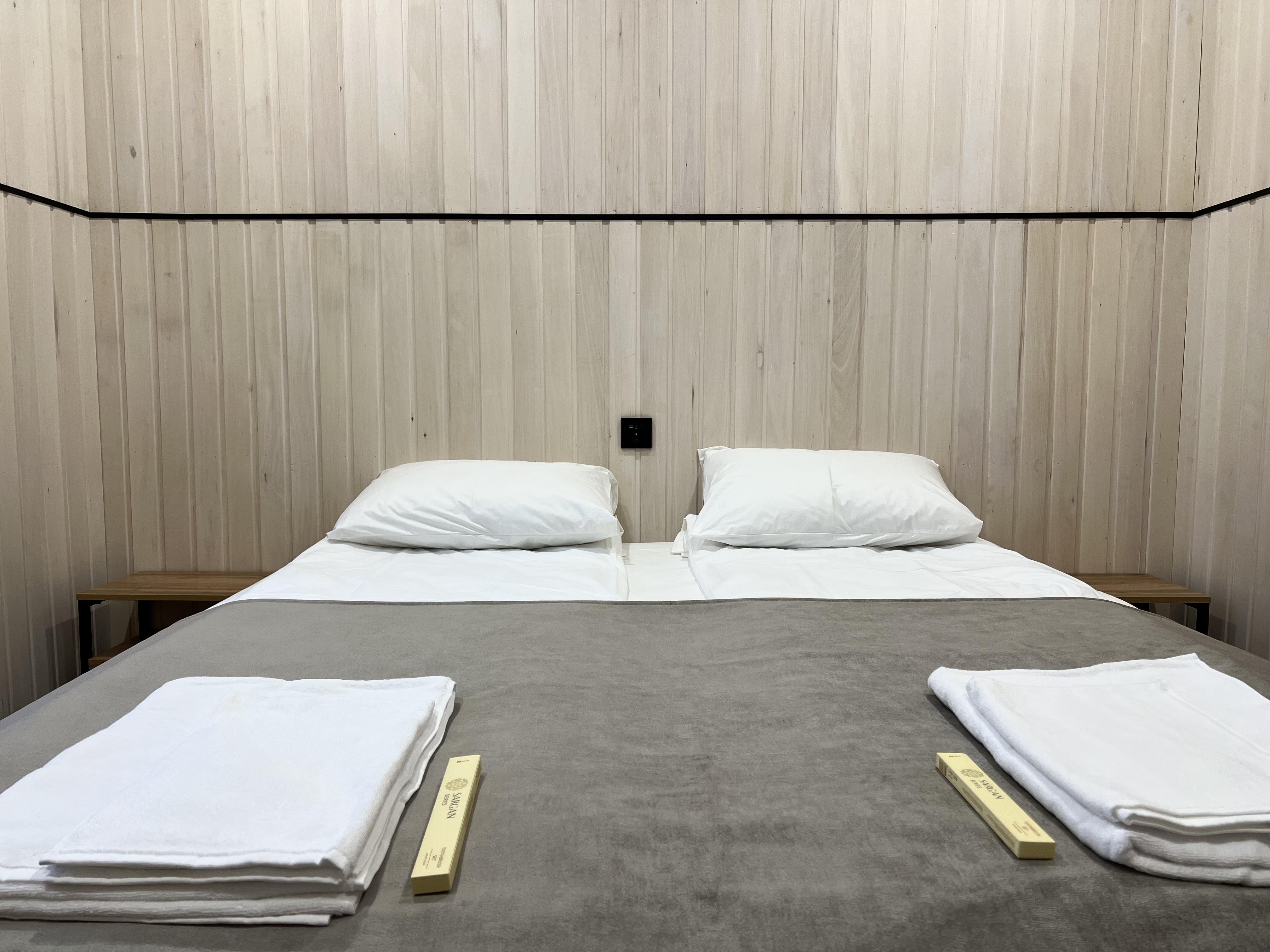 Двухместный номер с 1 кроватью или 2 отдельными кроватями и общей ванной комнатой