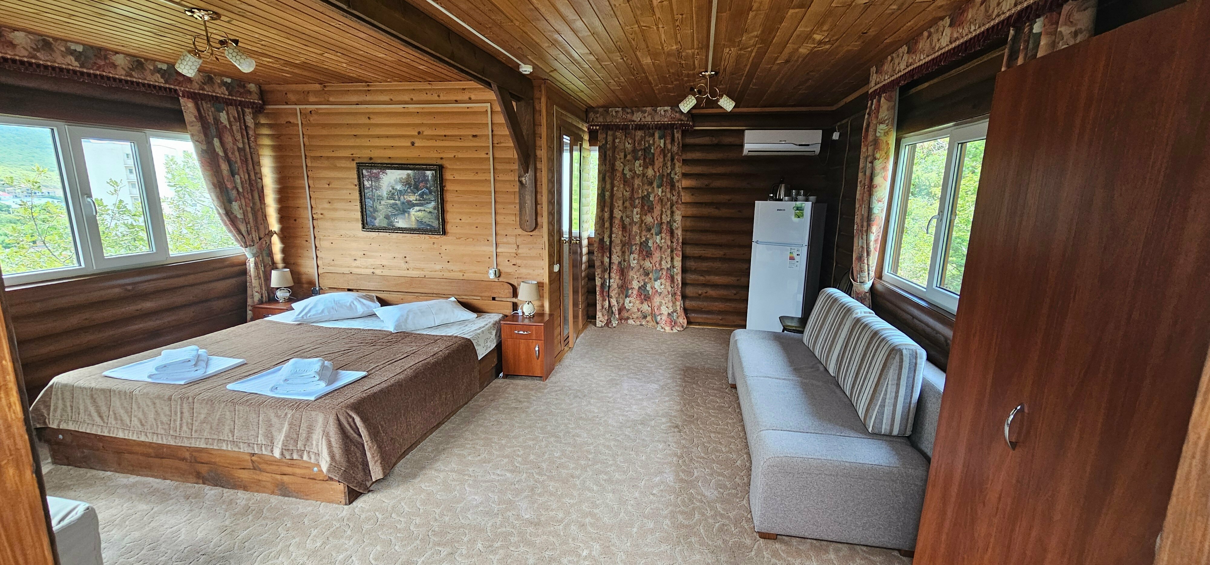 Трехместный номер в коттедже (1 этаж)