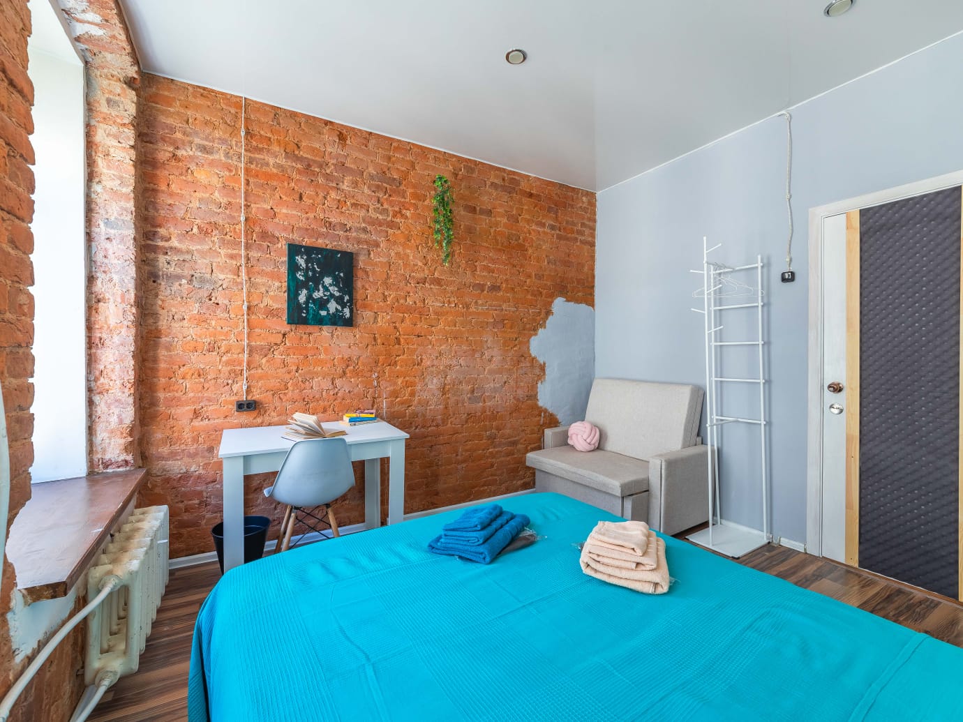 Семейный номер с общей ванной комнатой