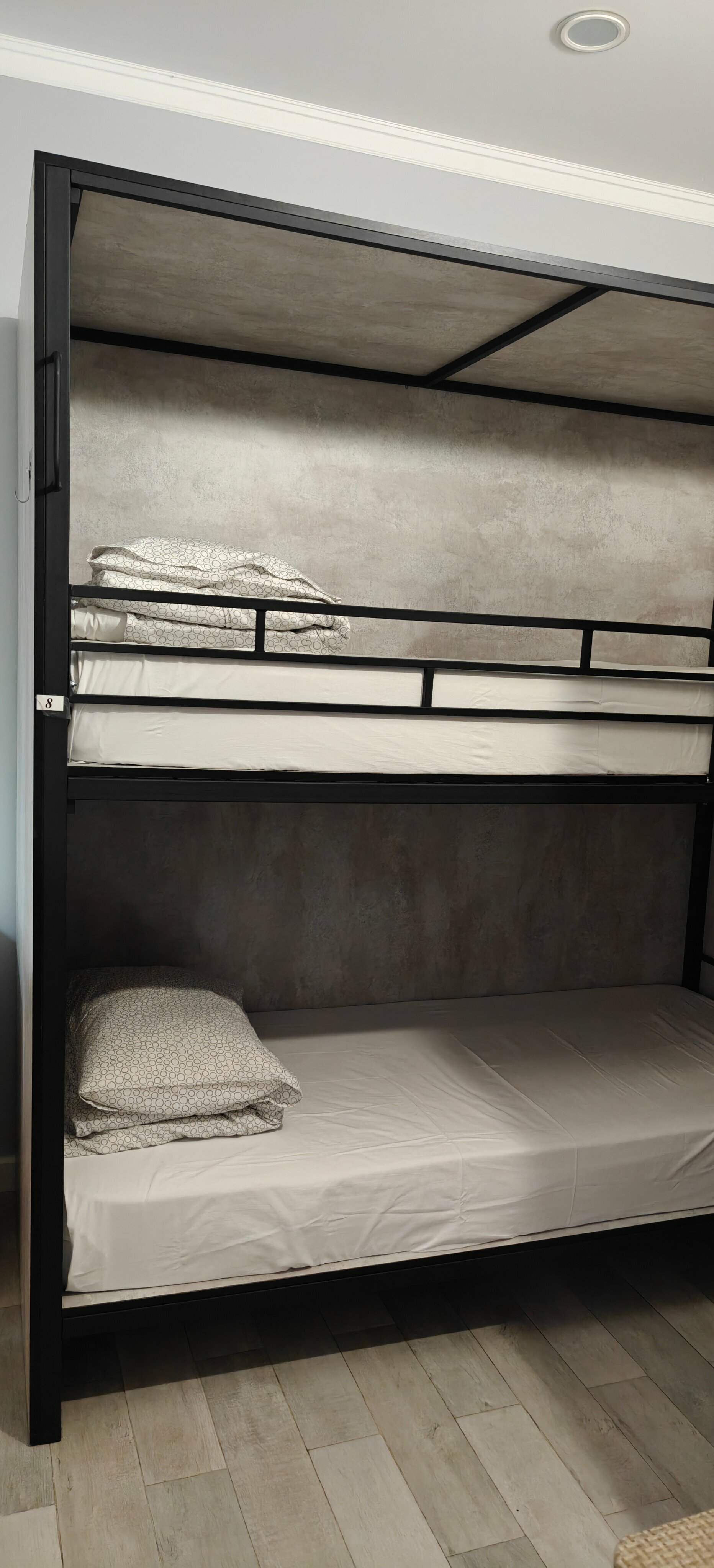 Кровать в общем 6-местном номере для женщин