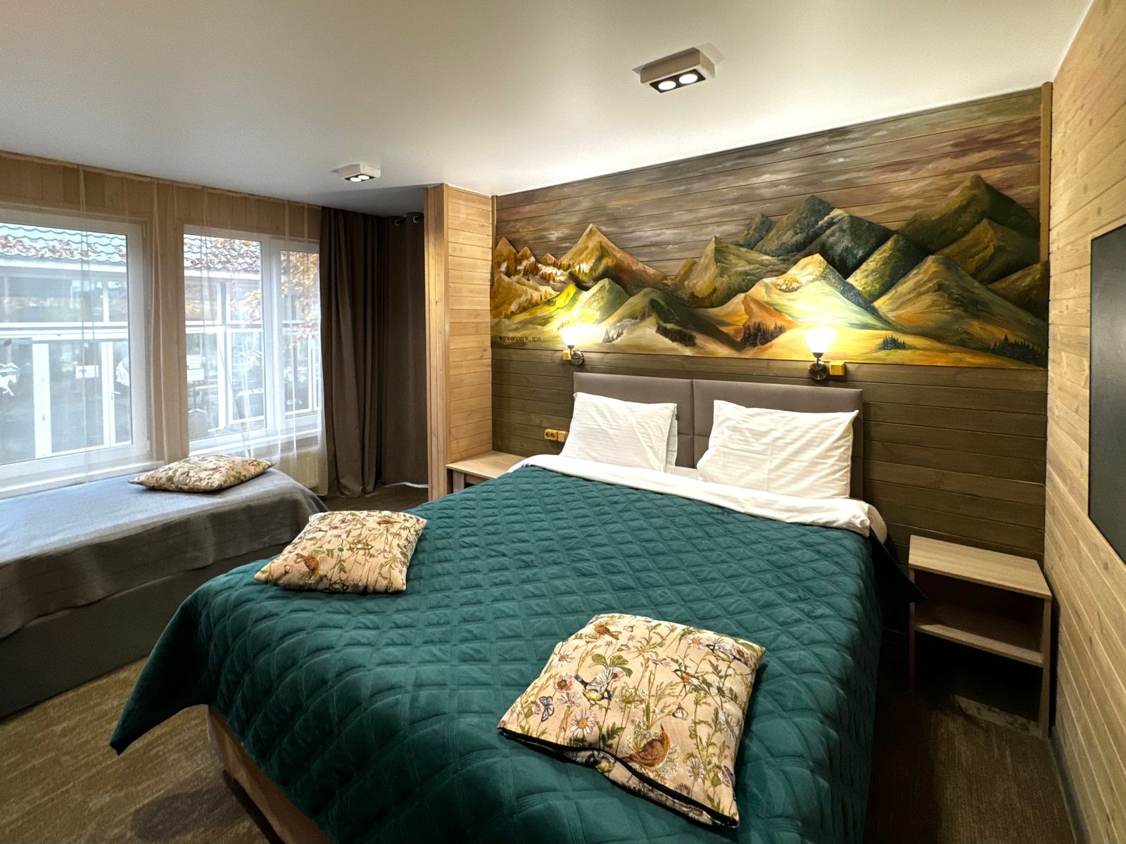 Четырехместный номер с видом на горы