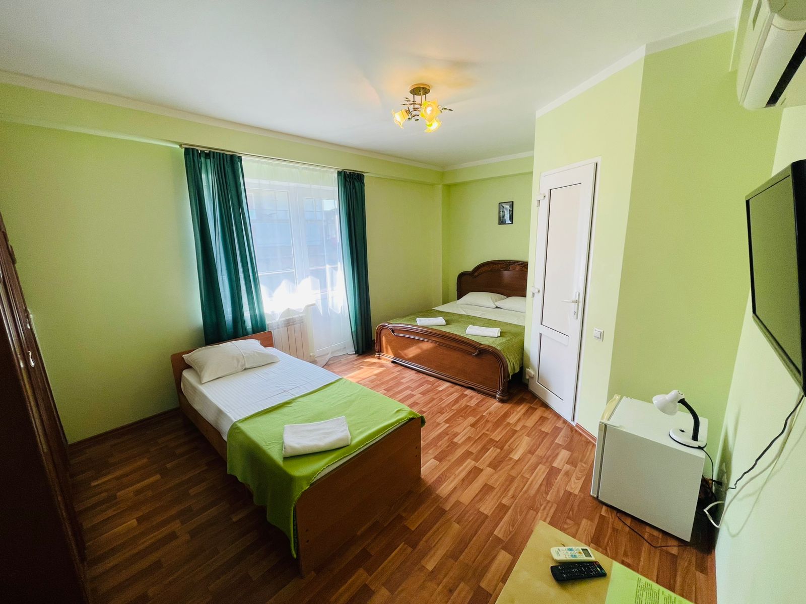 Трехместный номер с балконом