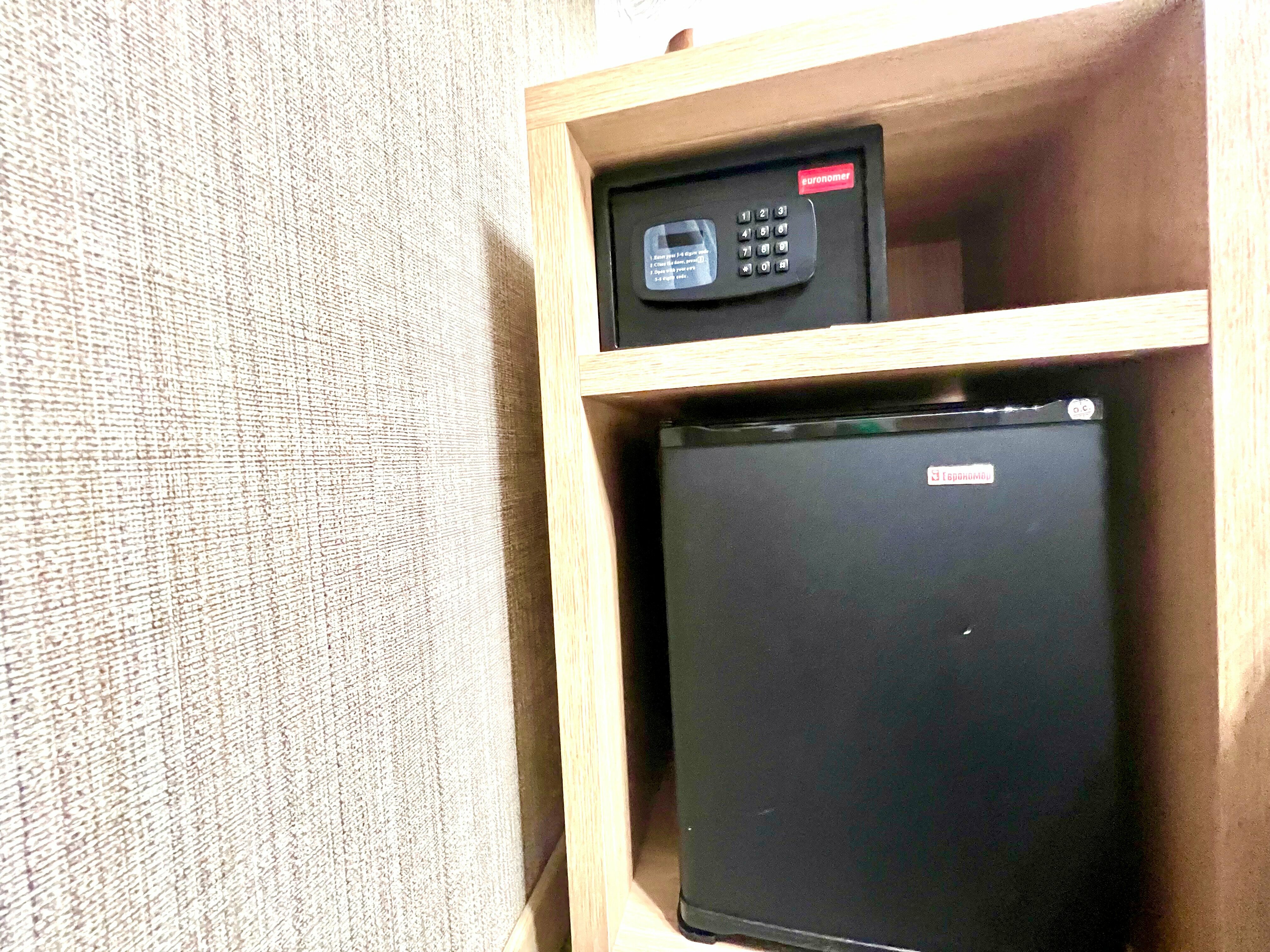 Небольшой двухместный номер с 2 отдельными кроватями