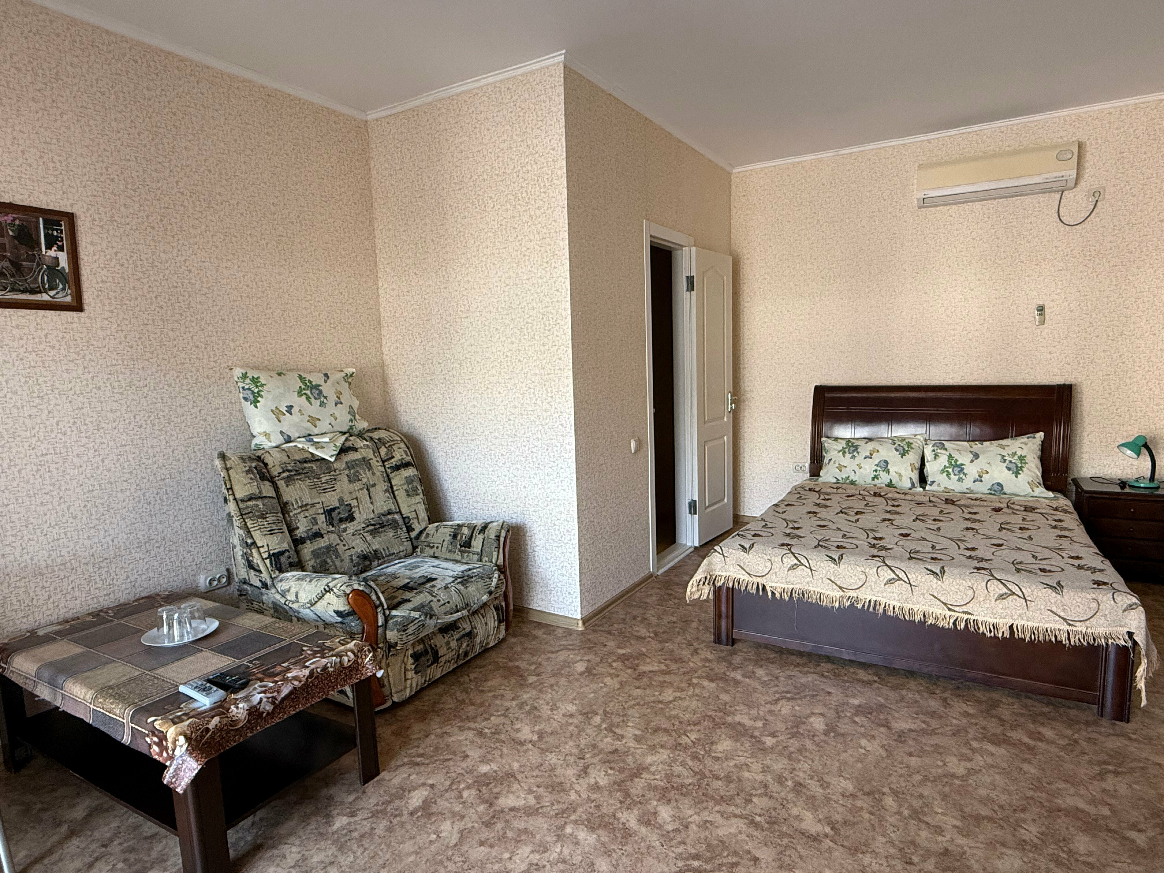 Трехместный номер с основными удобствами