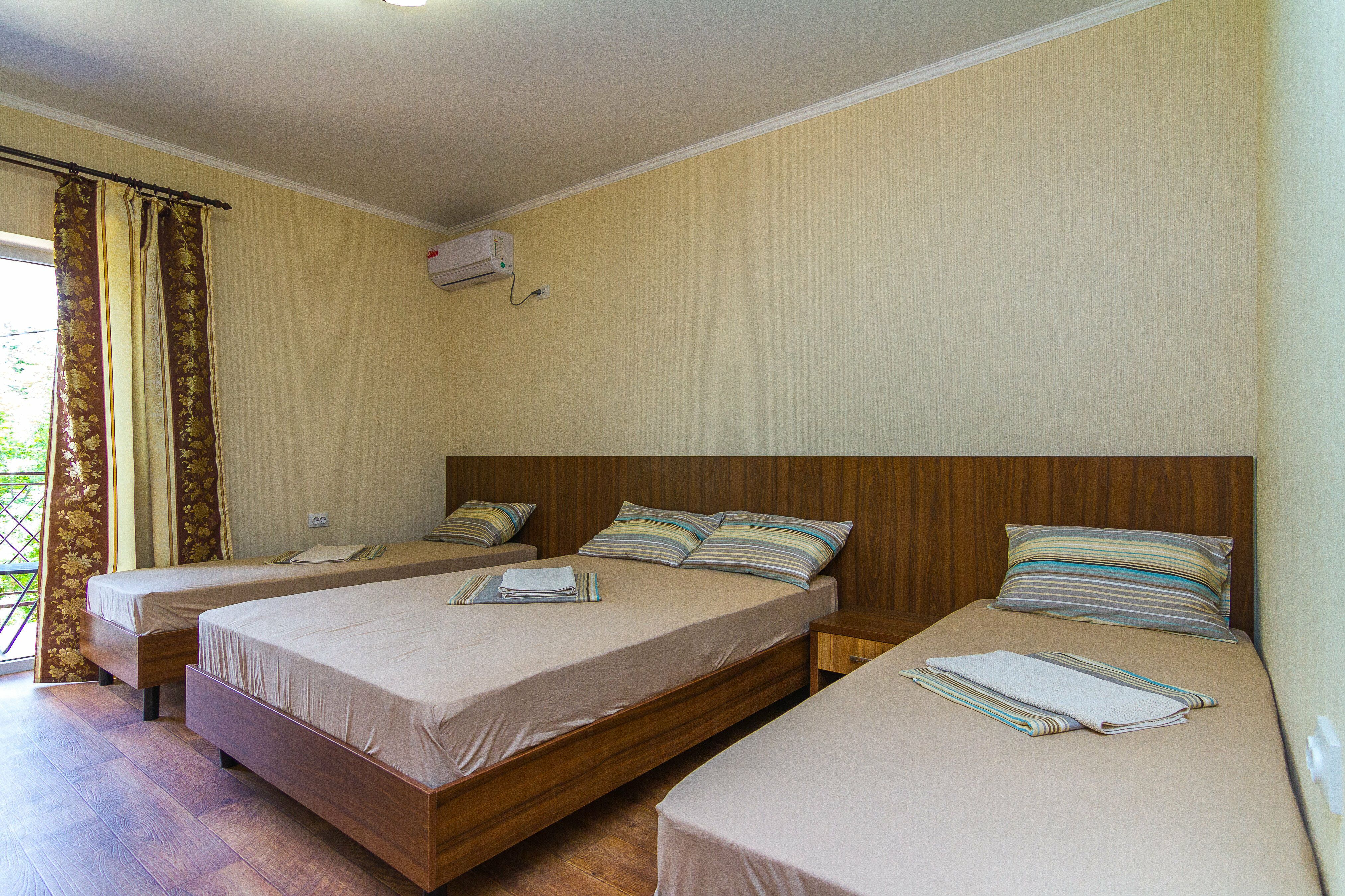 Четырехместный номер с балконом