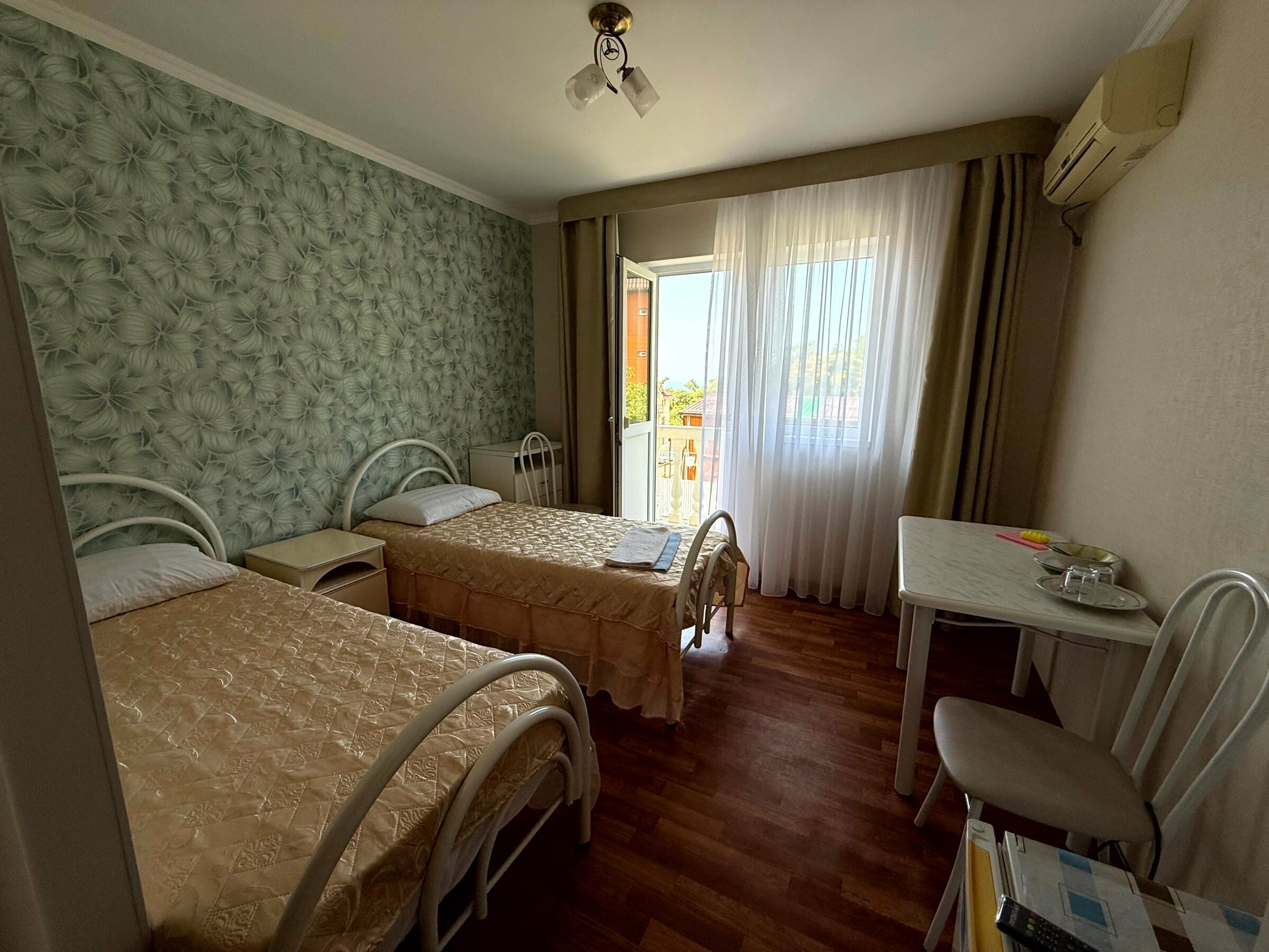 Двухместный с 1 кроватью или 2 отдельными кроватями и душем