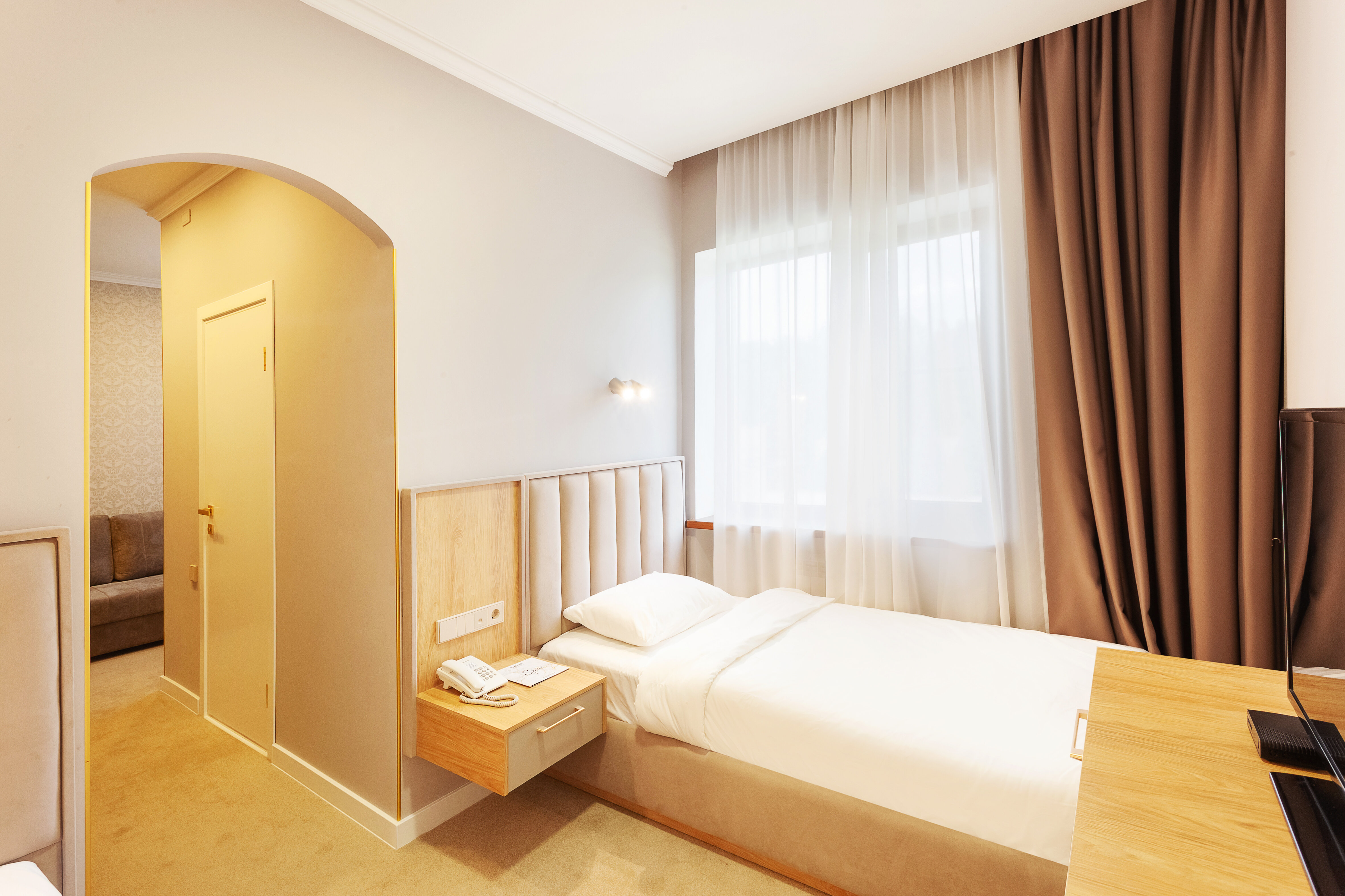 Стандартный номер с 2 односпальными кроватями и диваном