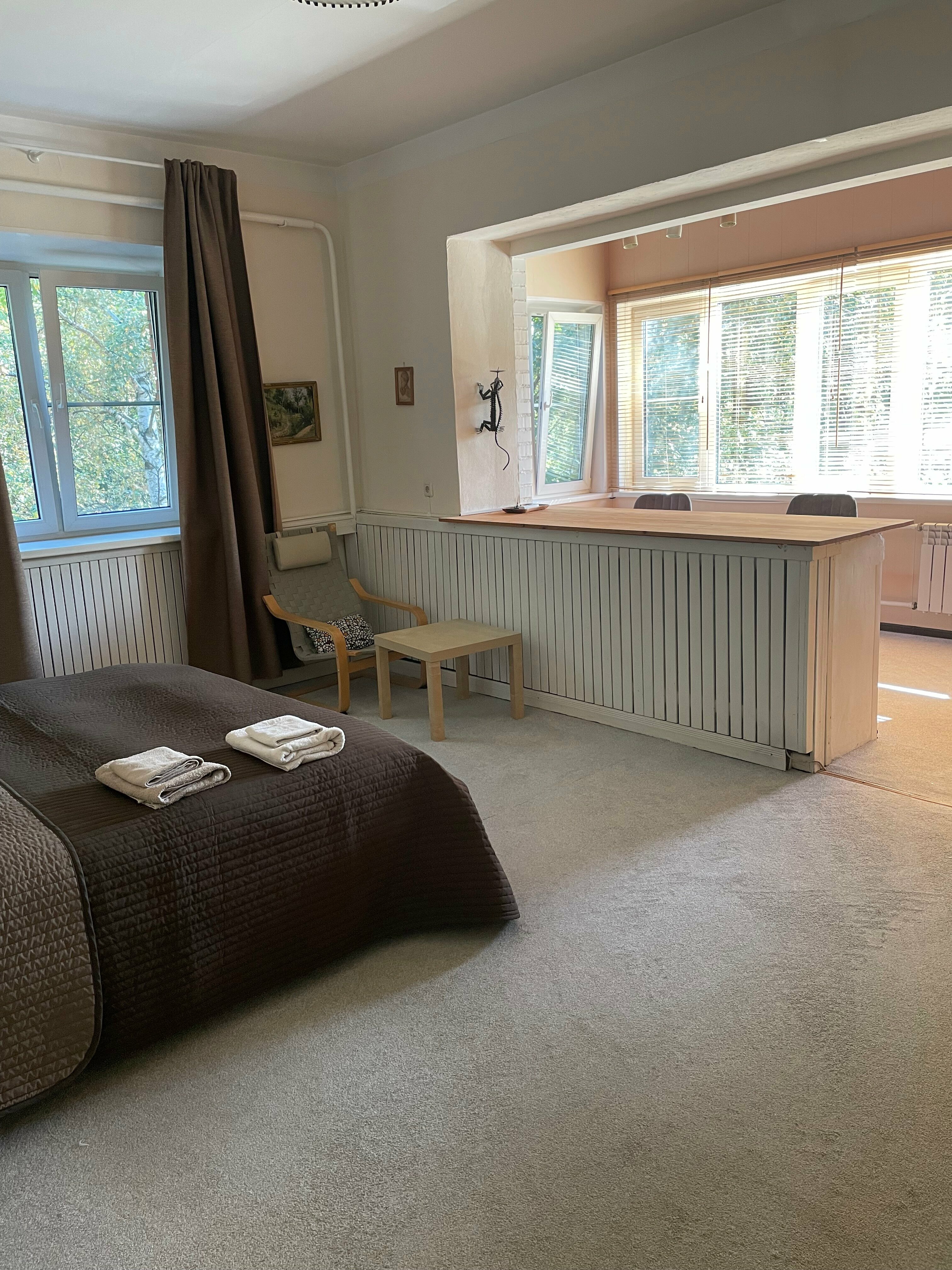 Трехместный номер с общей ванной комнатой