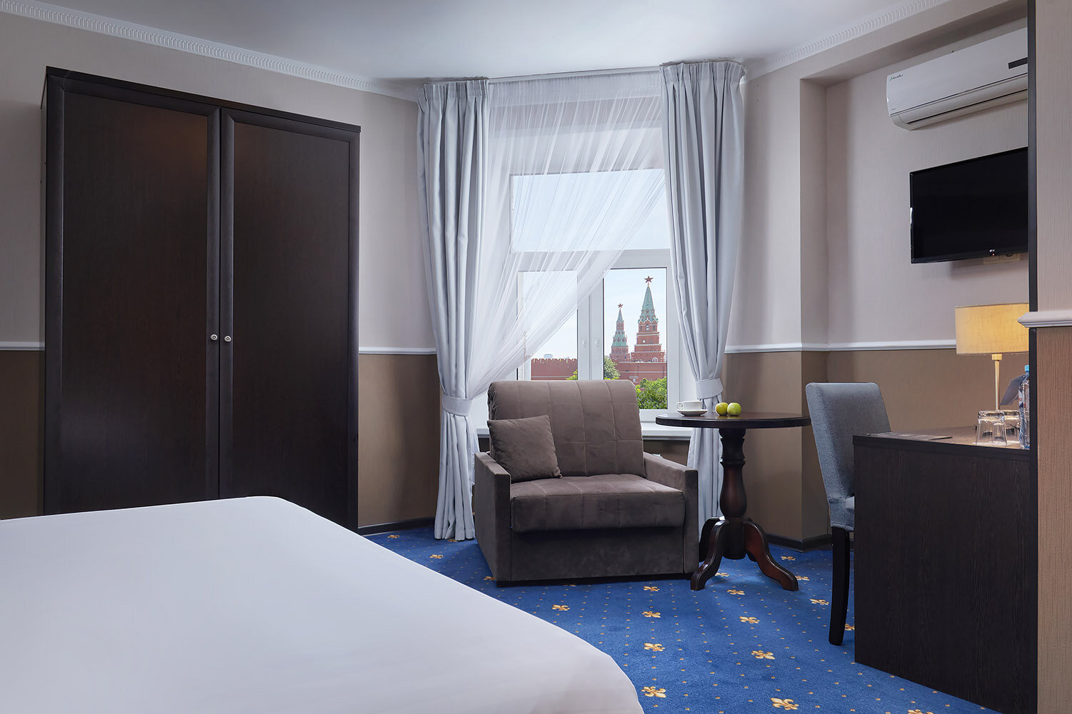 СУПЕРИОР С ВИДОМ НА КРЕМЛЬ