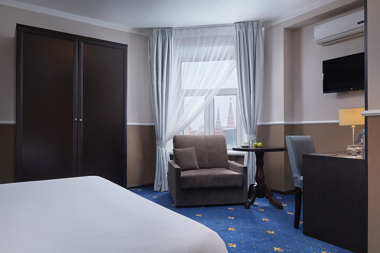 СУПЕРИОР С ВИДОМ НА КРЕМЛЬ