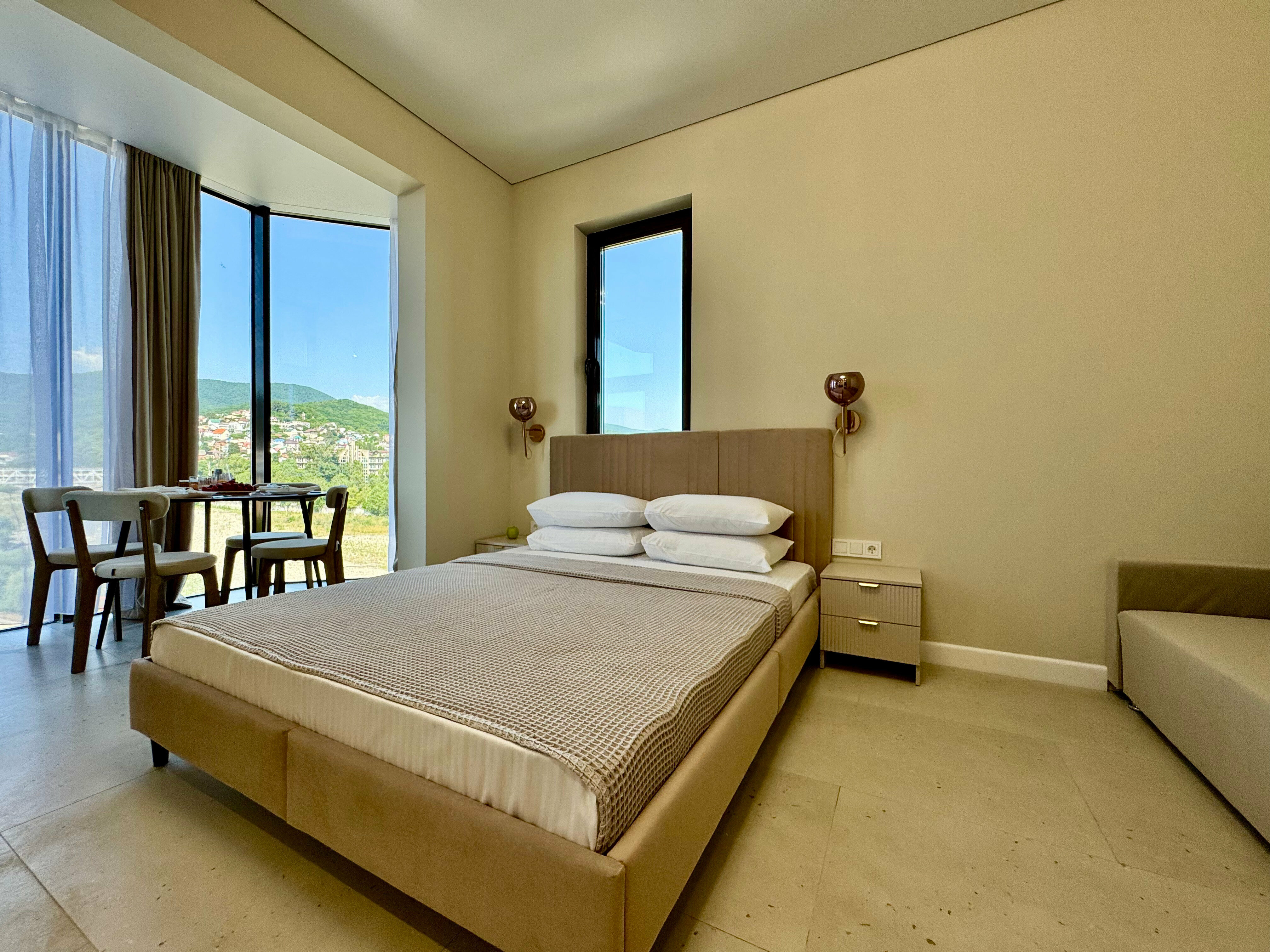 Апартамент c видом на морe и гоpы