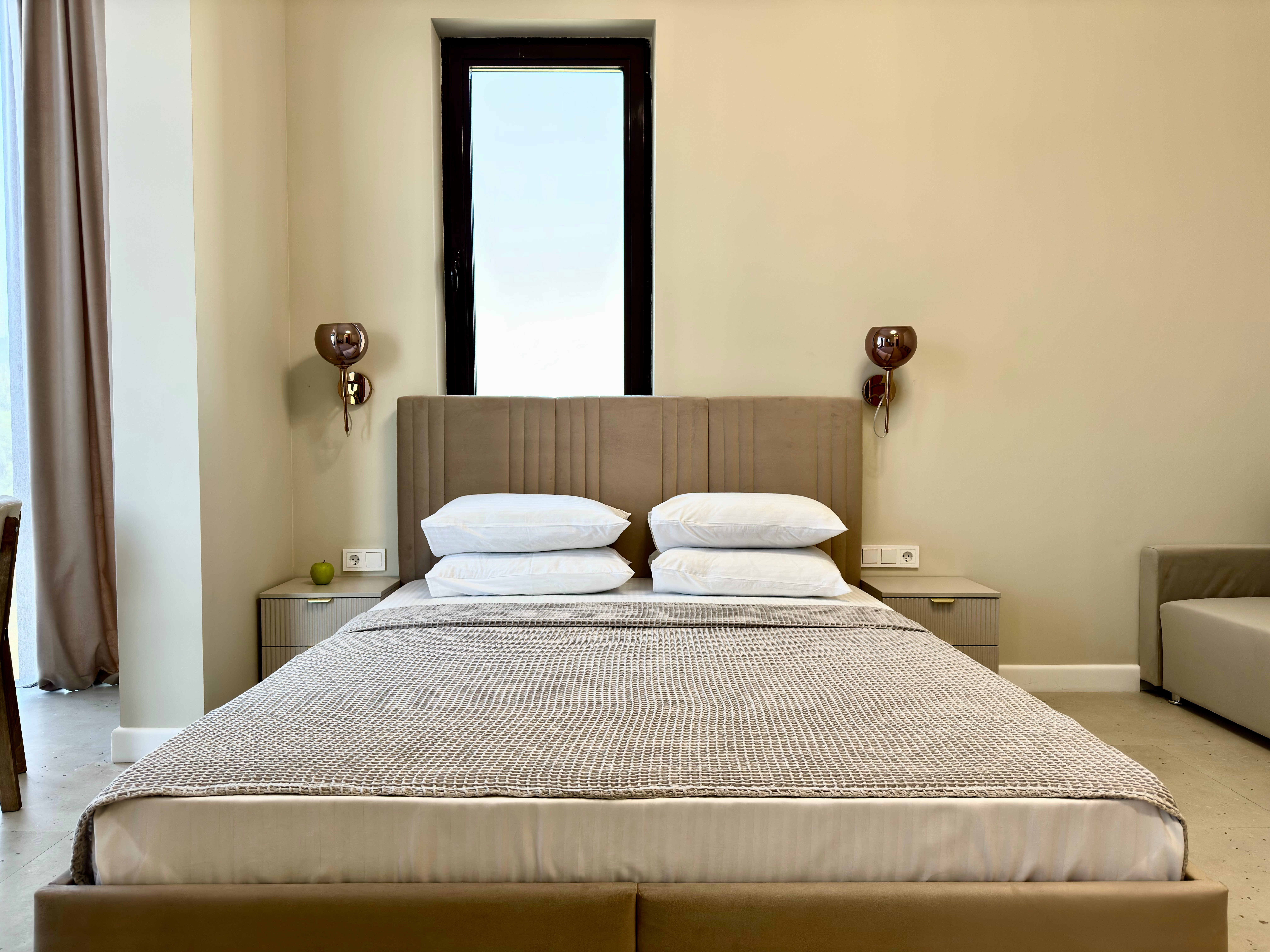 Апартамент c видом на морe и гоpы