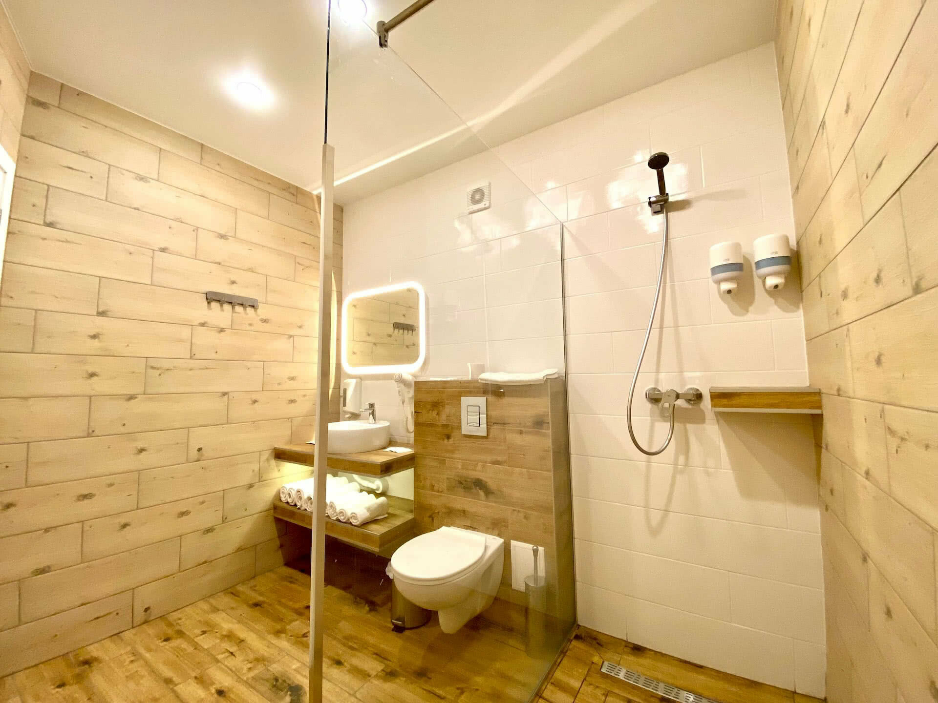 Улучшенный четырехместный номер