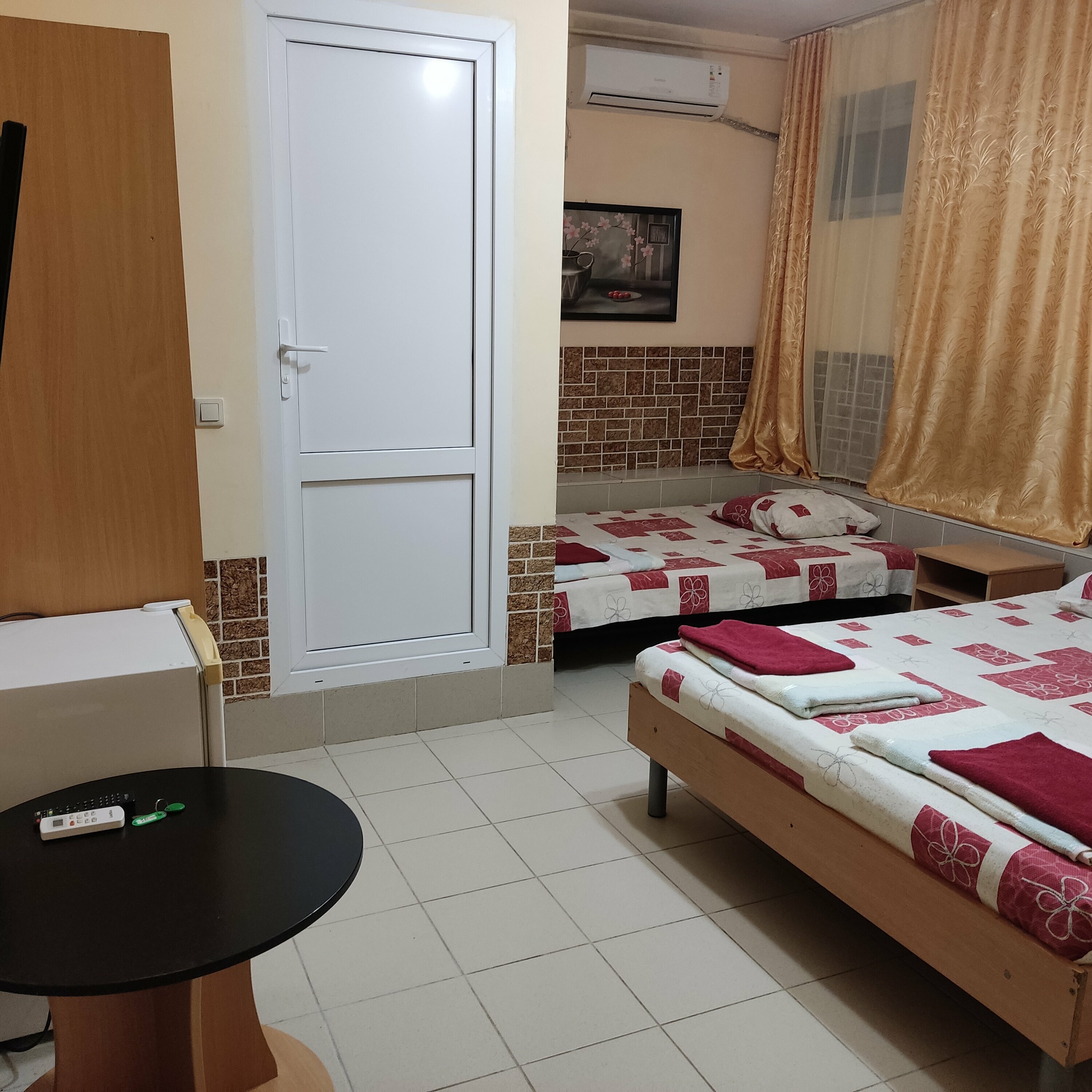 Трехместный номер эконом-класса (Цокольный этаж)