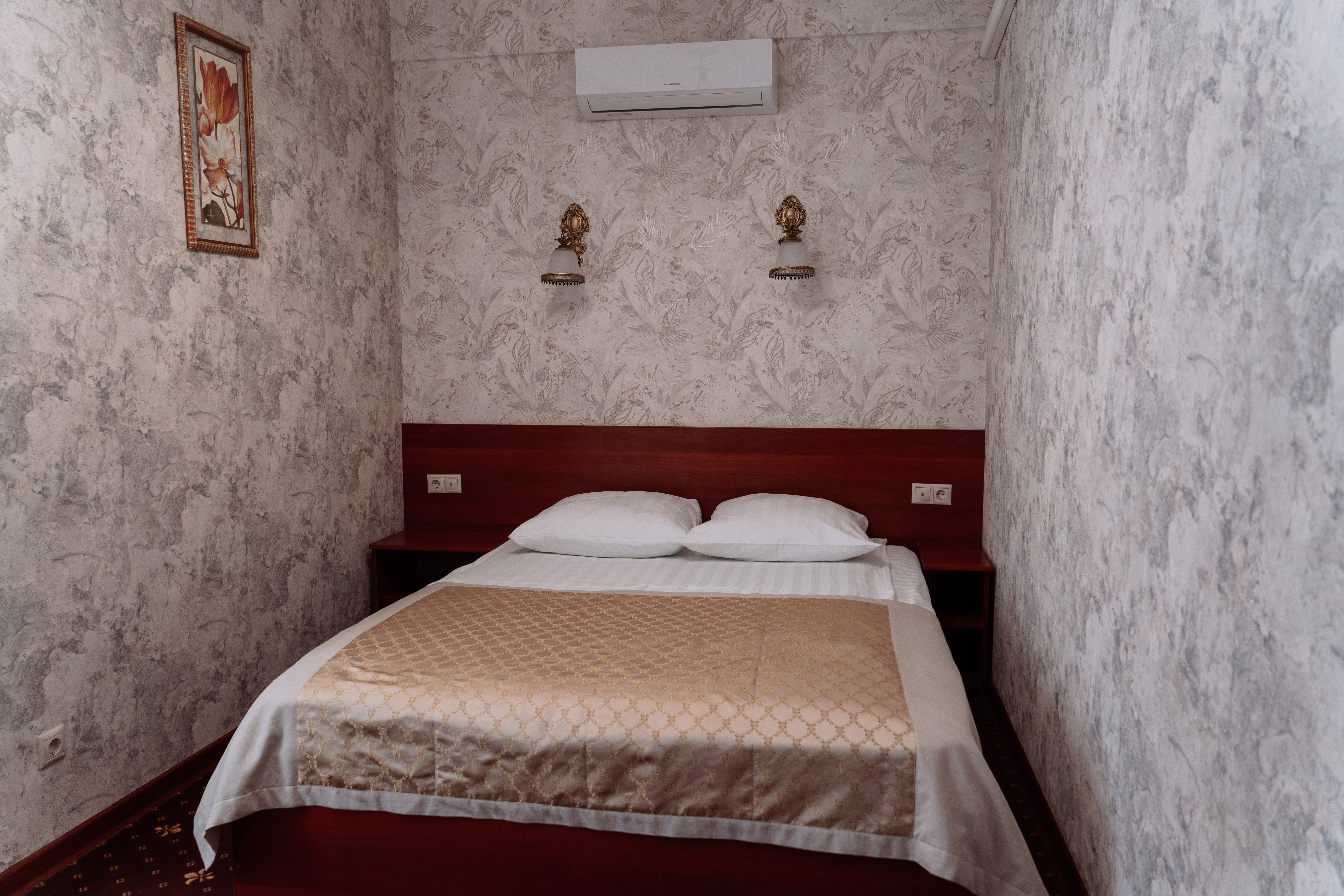 Студия с кухней с одной двухспальной кроватью