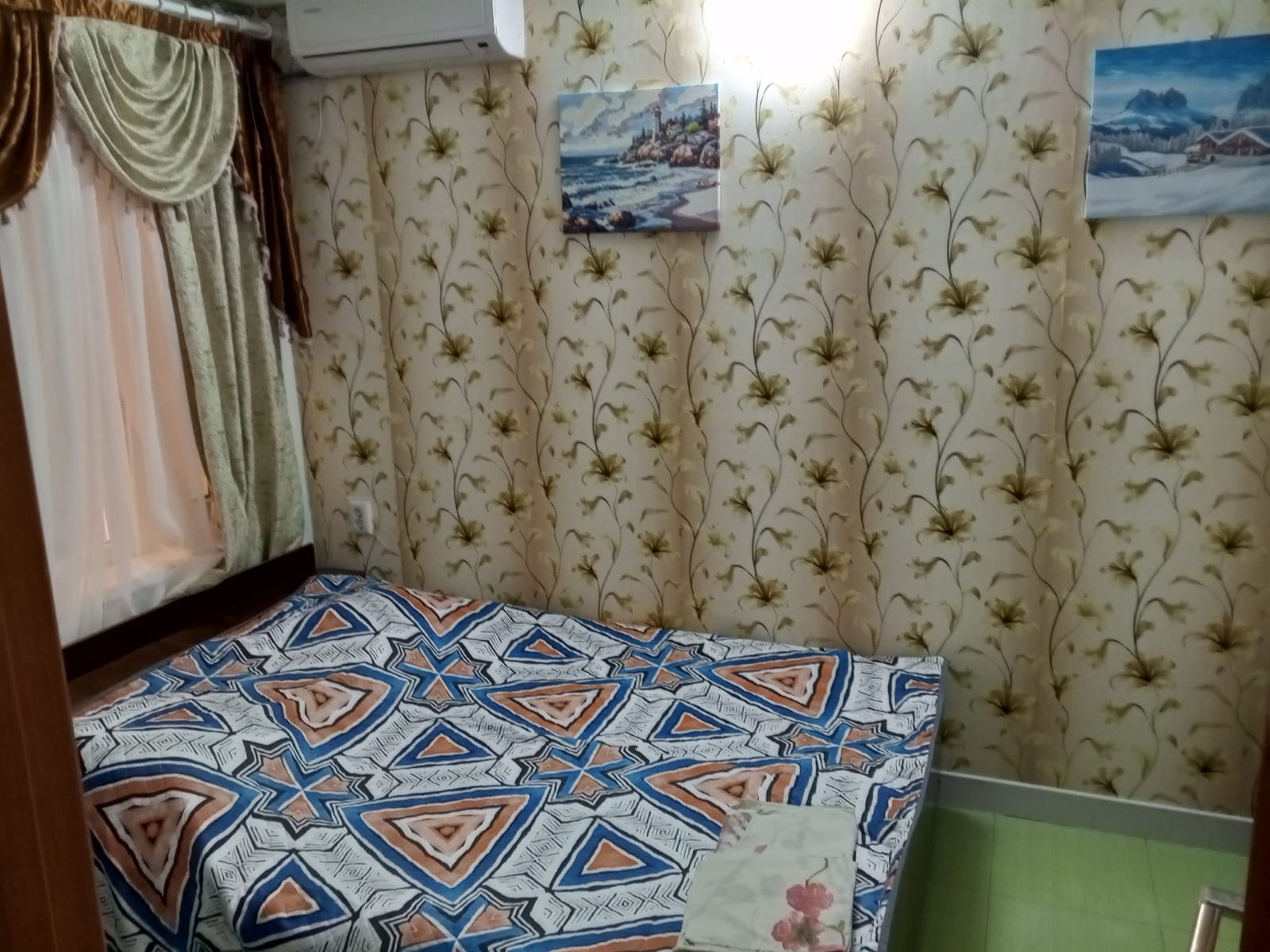 Четырехместный номер с ванной комнатой