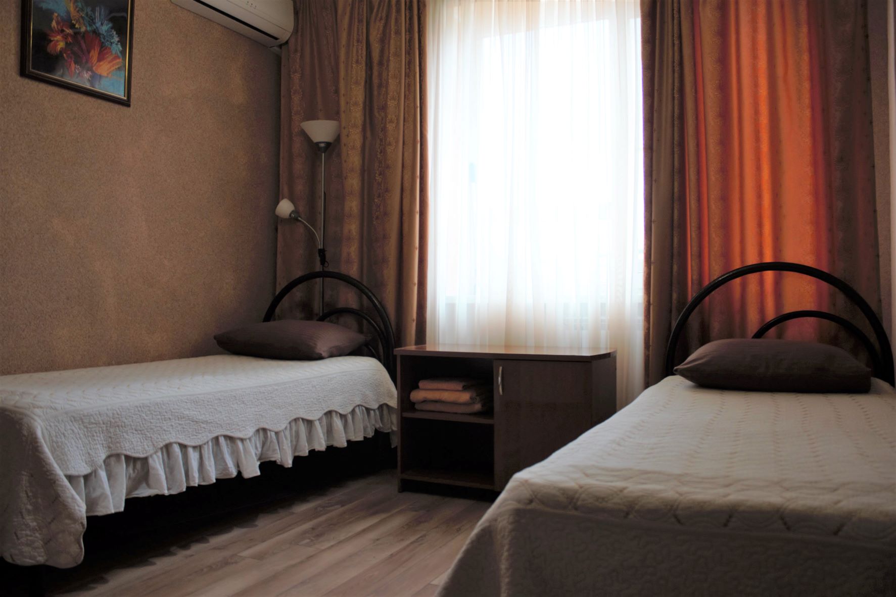 Двухместный номер эконом-класса с 2 отдельными кроватями