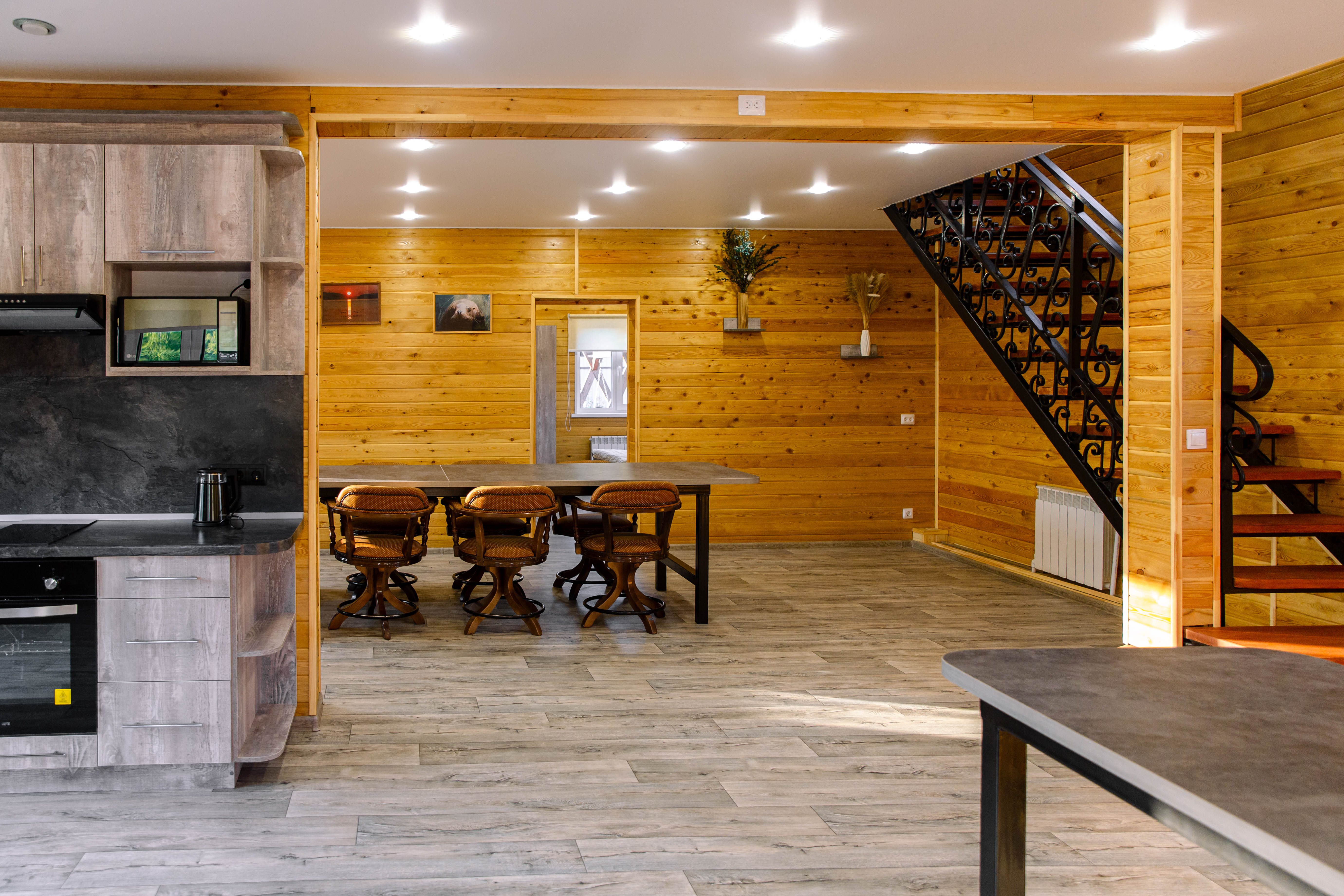 Коттедж 2 этажный с  6 спальнями