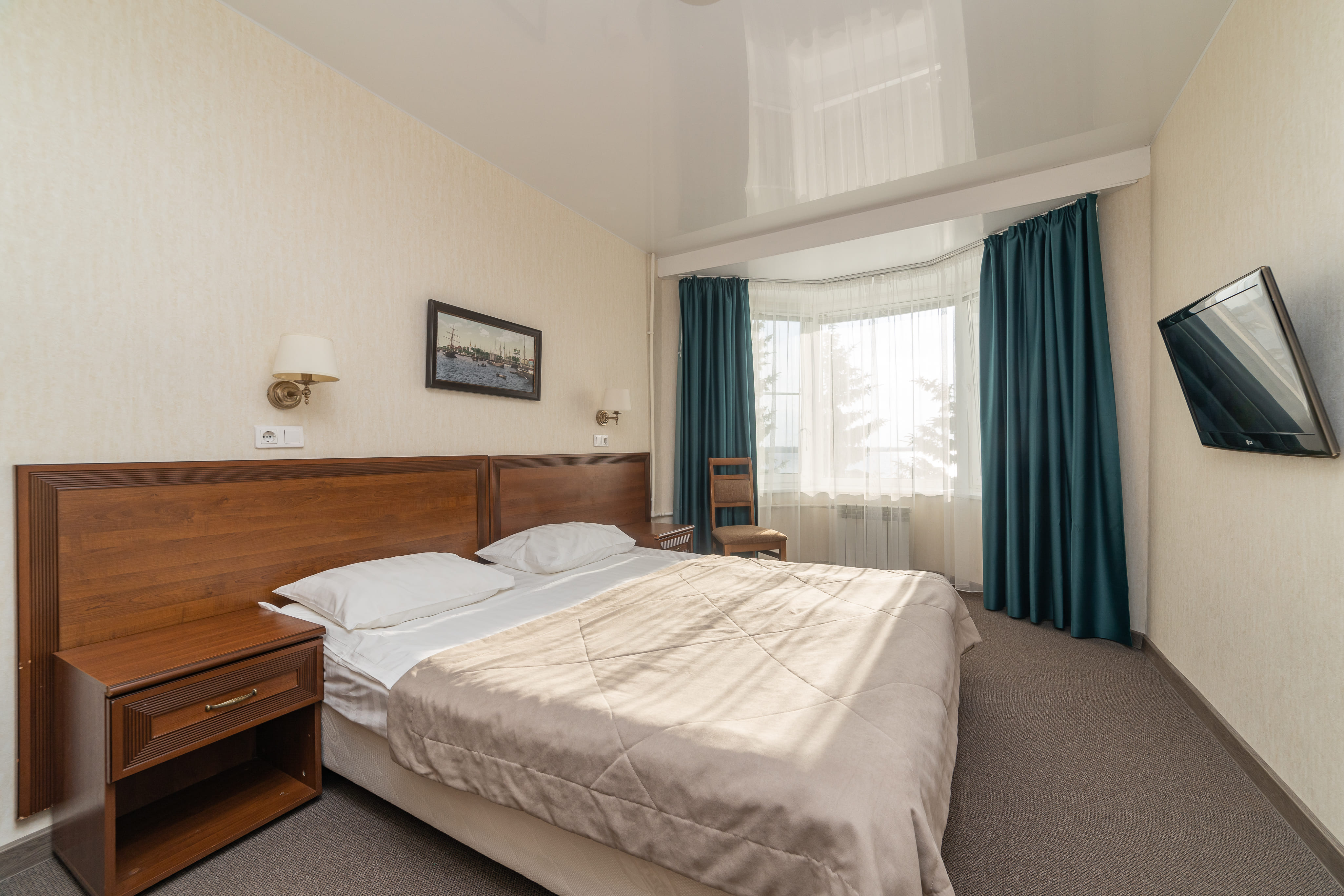 Стандарт с видом на реку