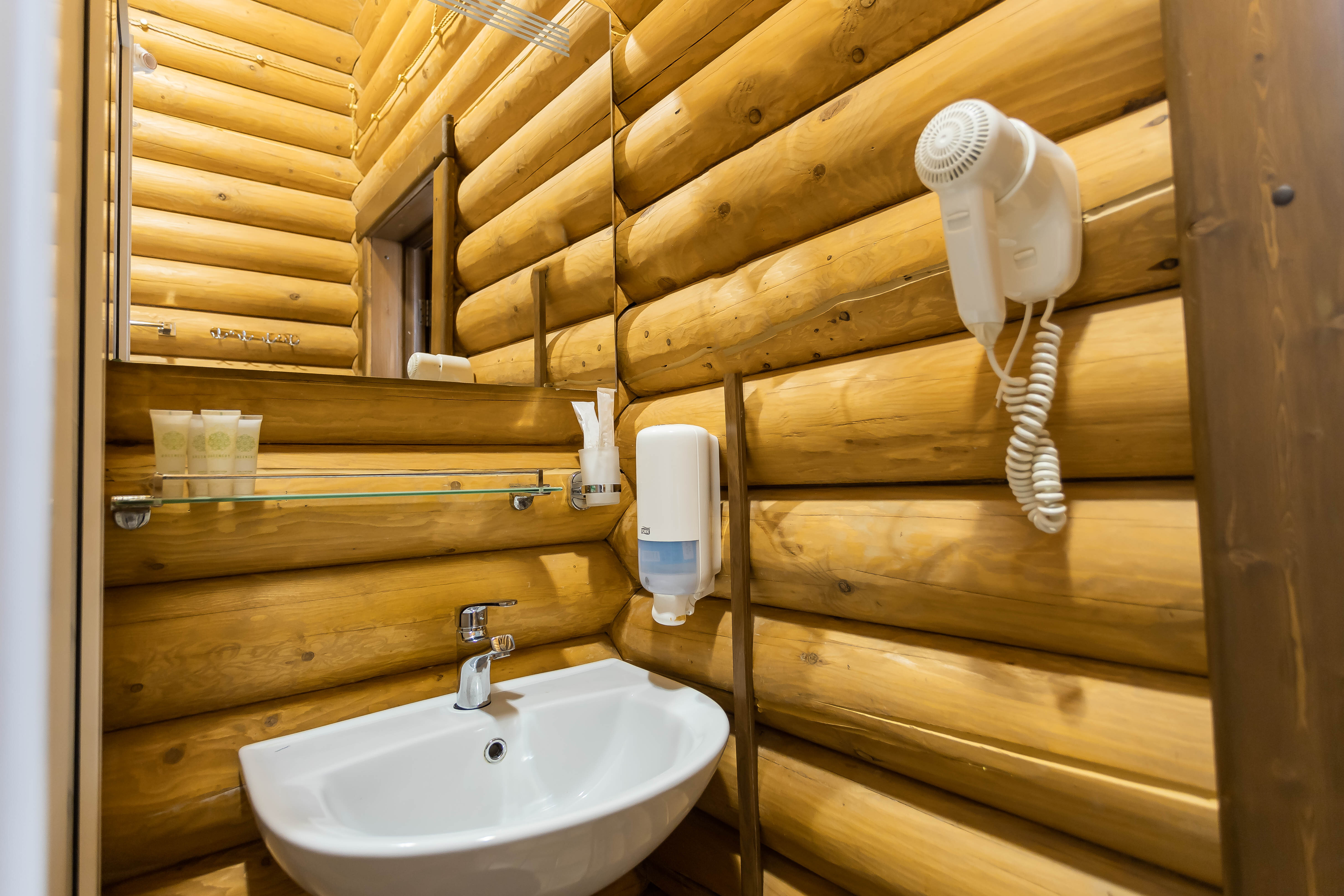 Номер в коттедже с двуспальной кроватью King Size