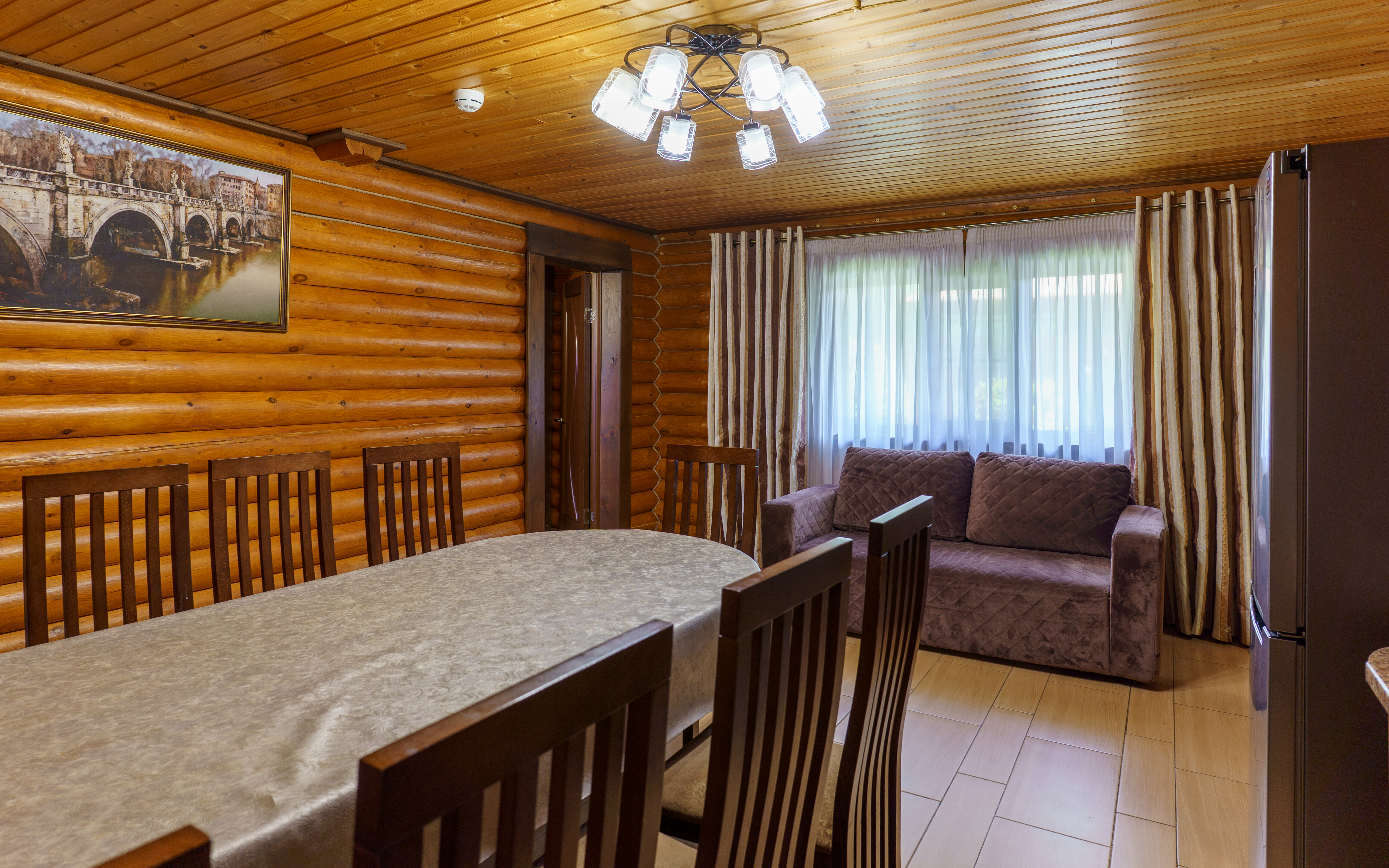 VIP коттедж трехкомнатный с  собственной закрытой территорией, беседкой и зоной барбекю