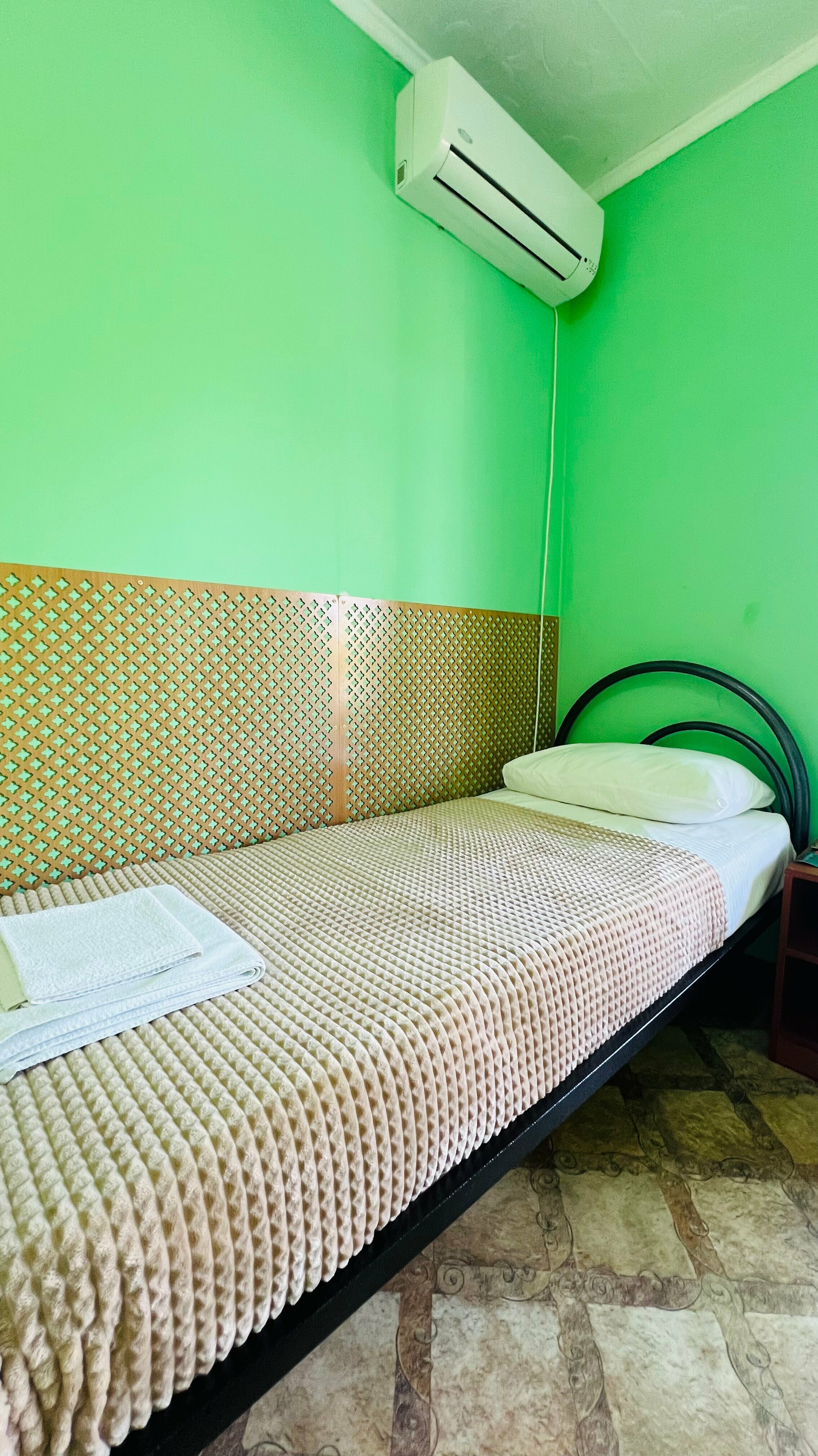 Трехместный номер с террасой видом на горы №16