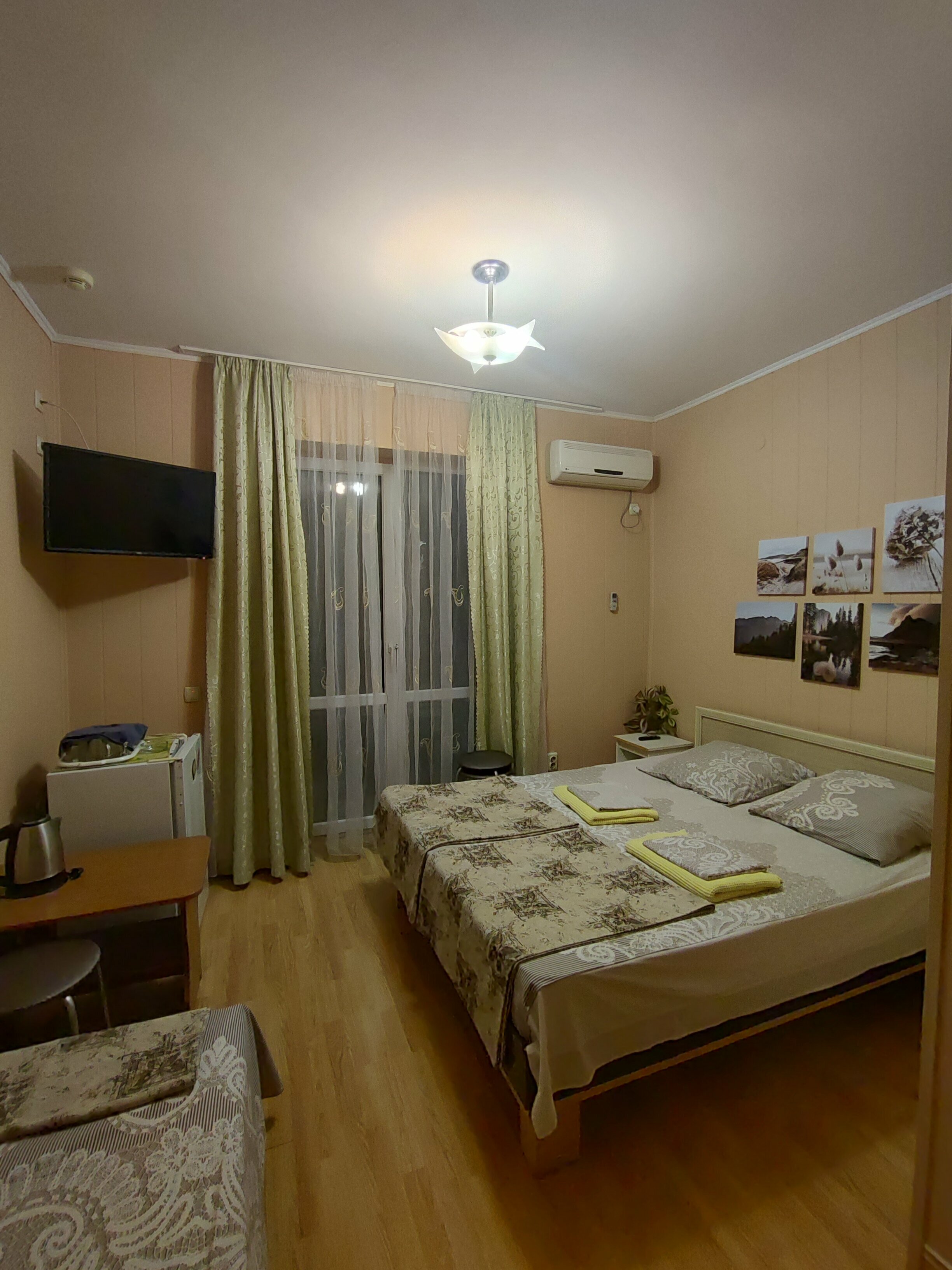 Трехместный номер с балконом